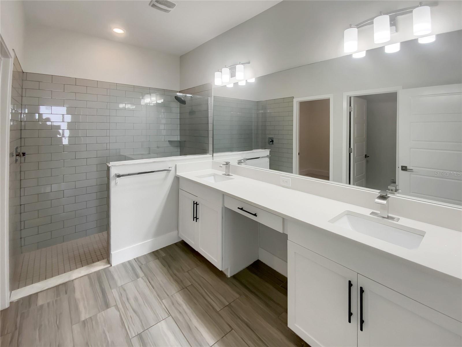 Listing photo id 26 for 17335 Brighton Lake Road