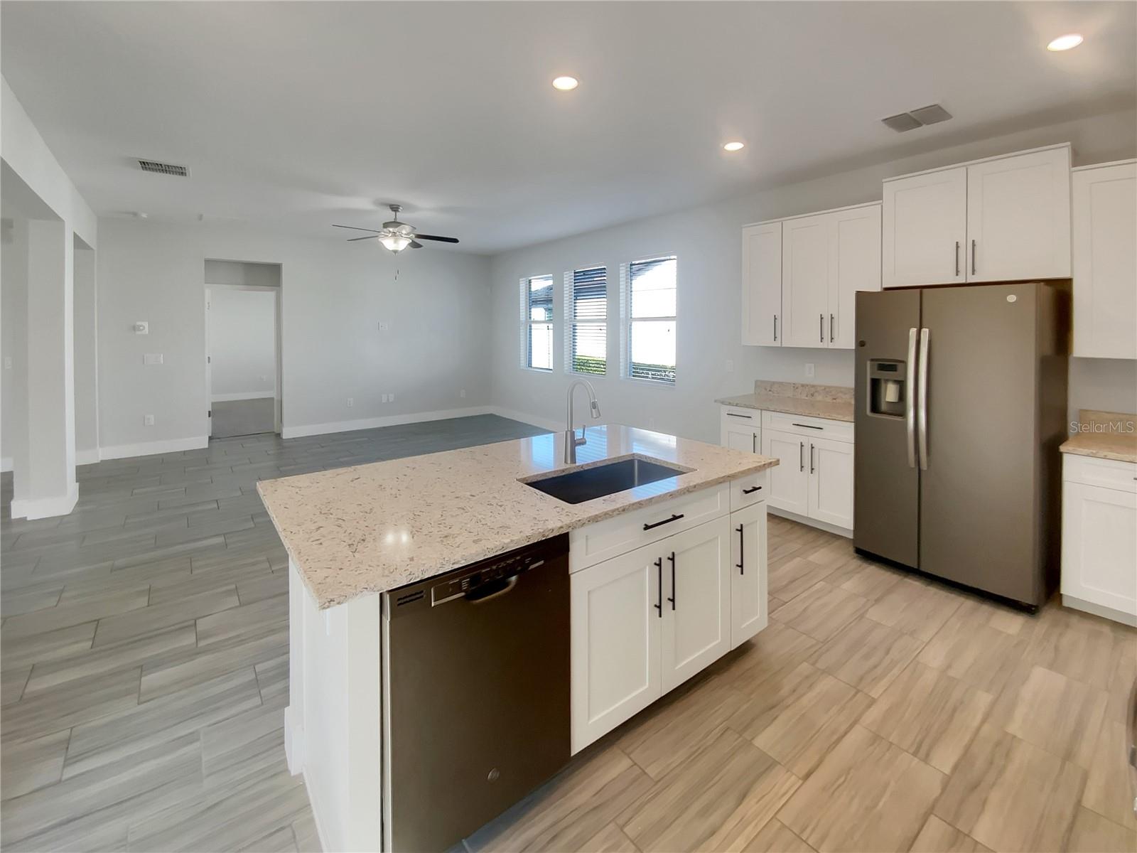 Listing photo id 3 for 17335 Brighton Lake Road