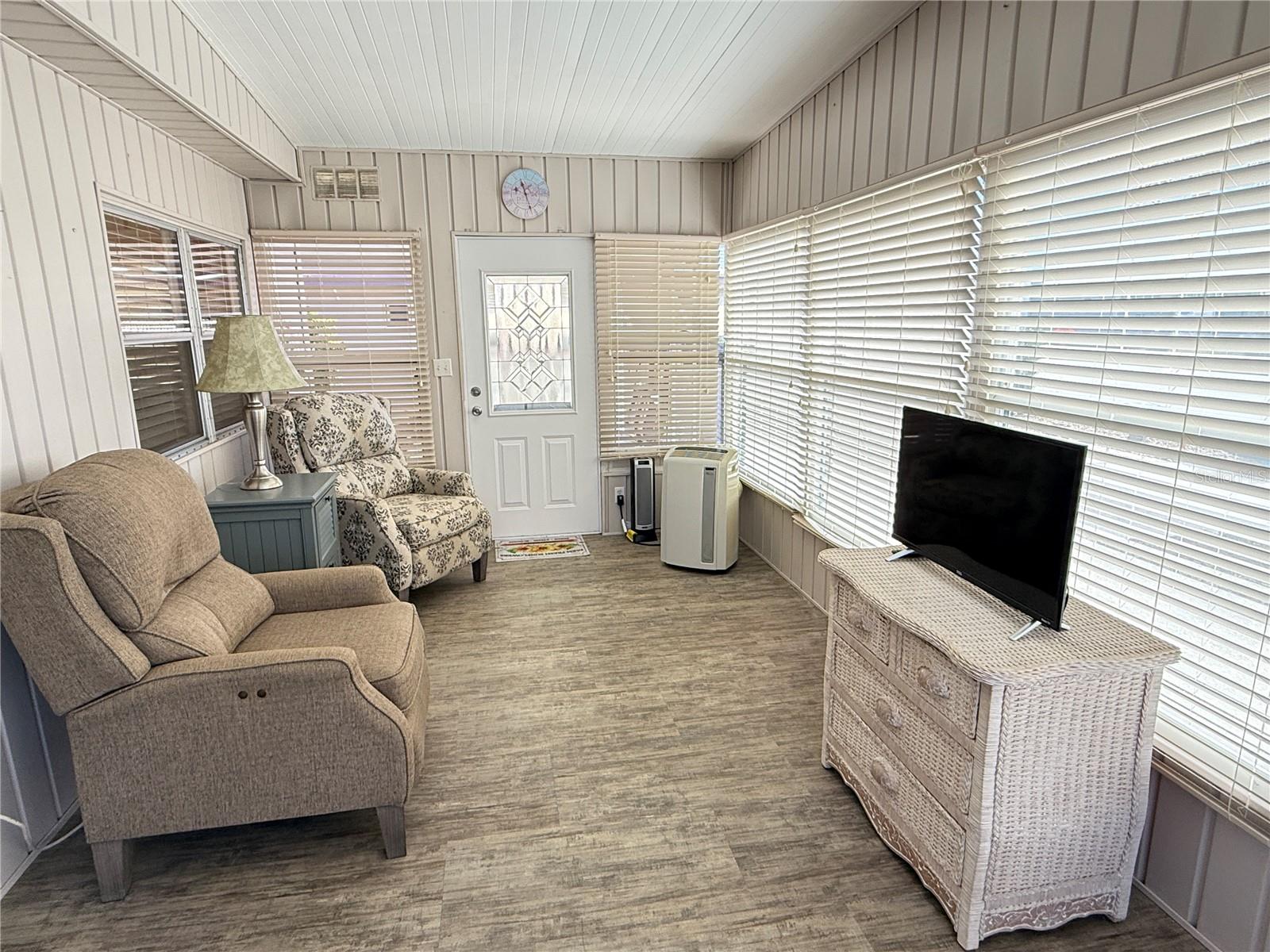 Listing photo id 8 for 539 Mount Piney Avenue Ne 689