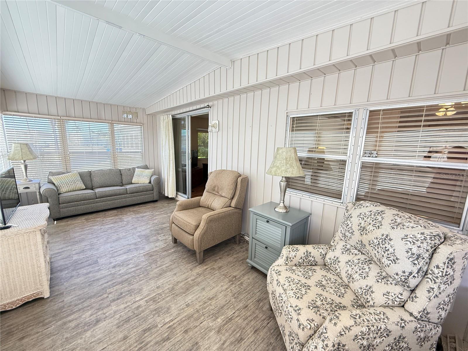 Listing photo id 9 for 539 Mount Piney Avenue Ne 689