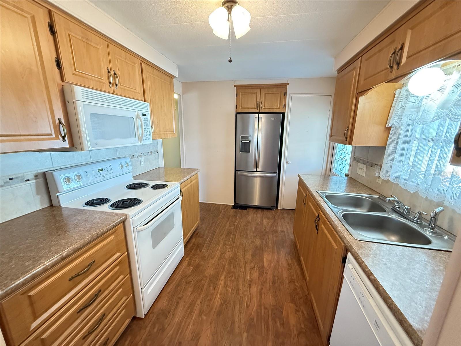 Listing photo id 1 for 539 Mount Piney Avenue Ne 689