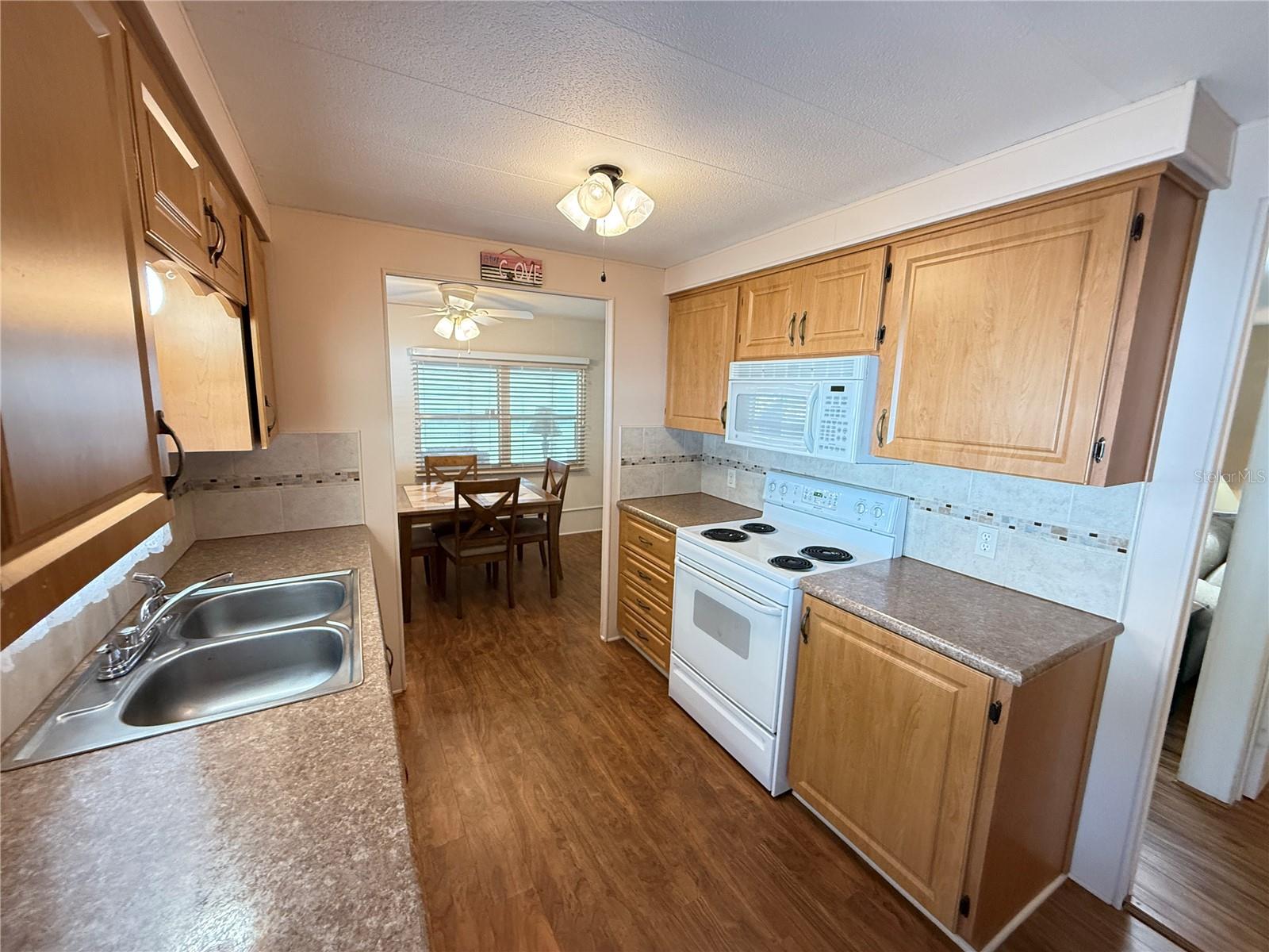 Listing photo id 2 for 539 Mount Piney Avenue Ne 689