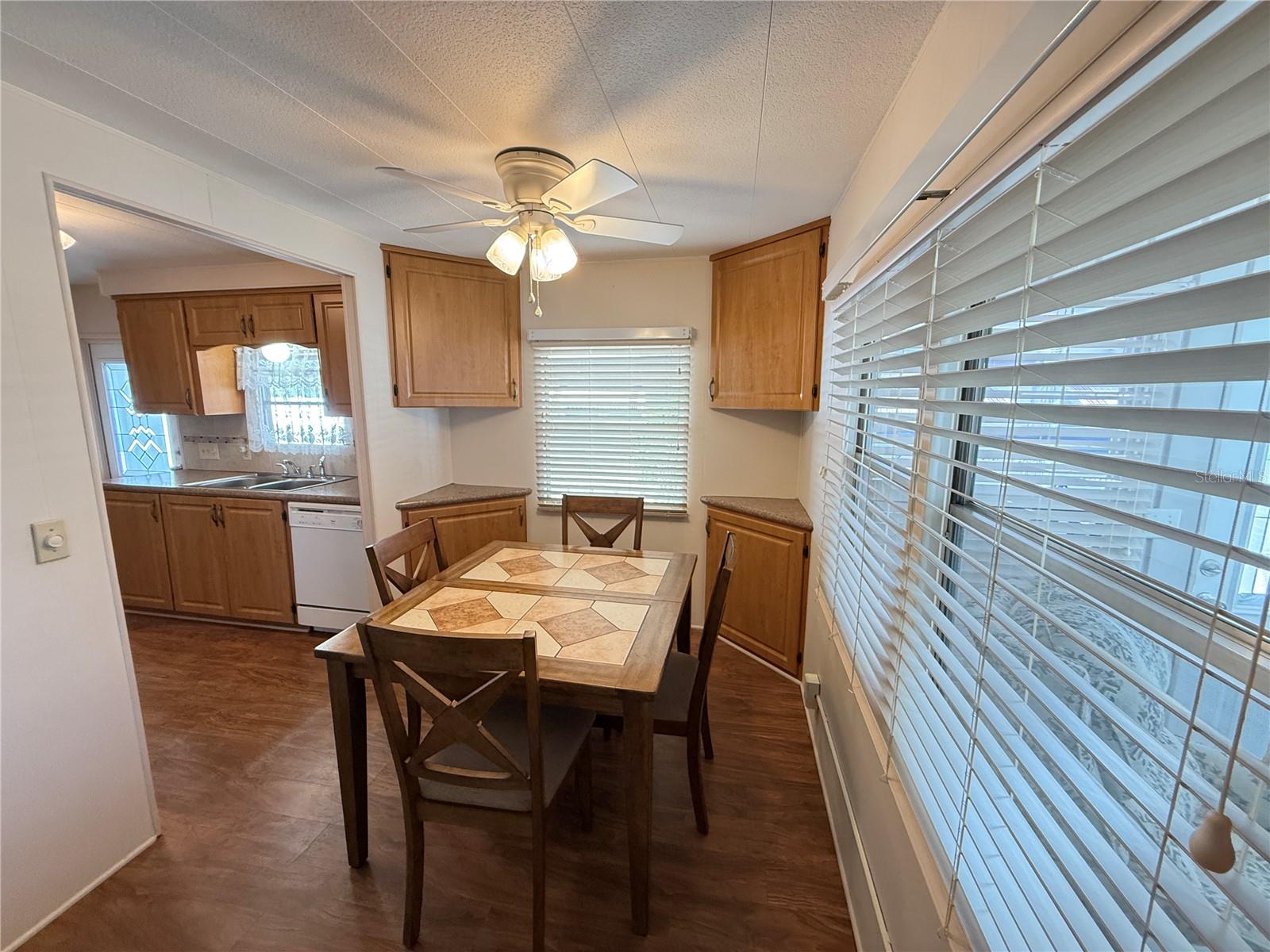 Listing photo id 3 for 539 Mount Piney Avenue Ne 689