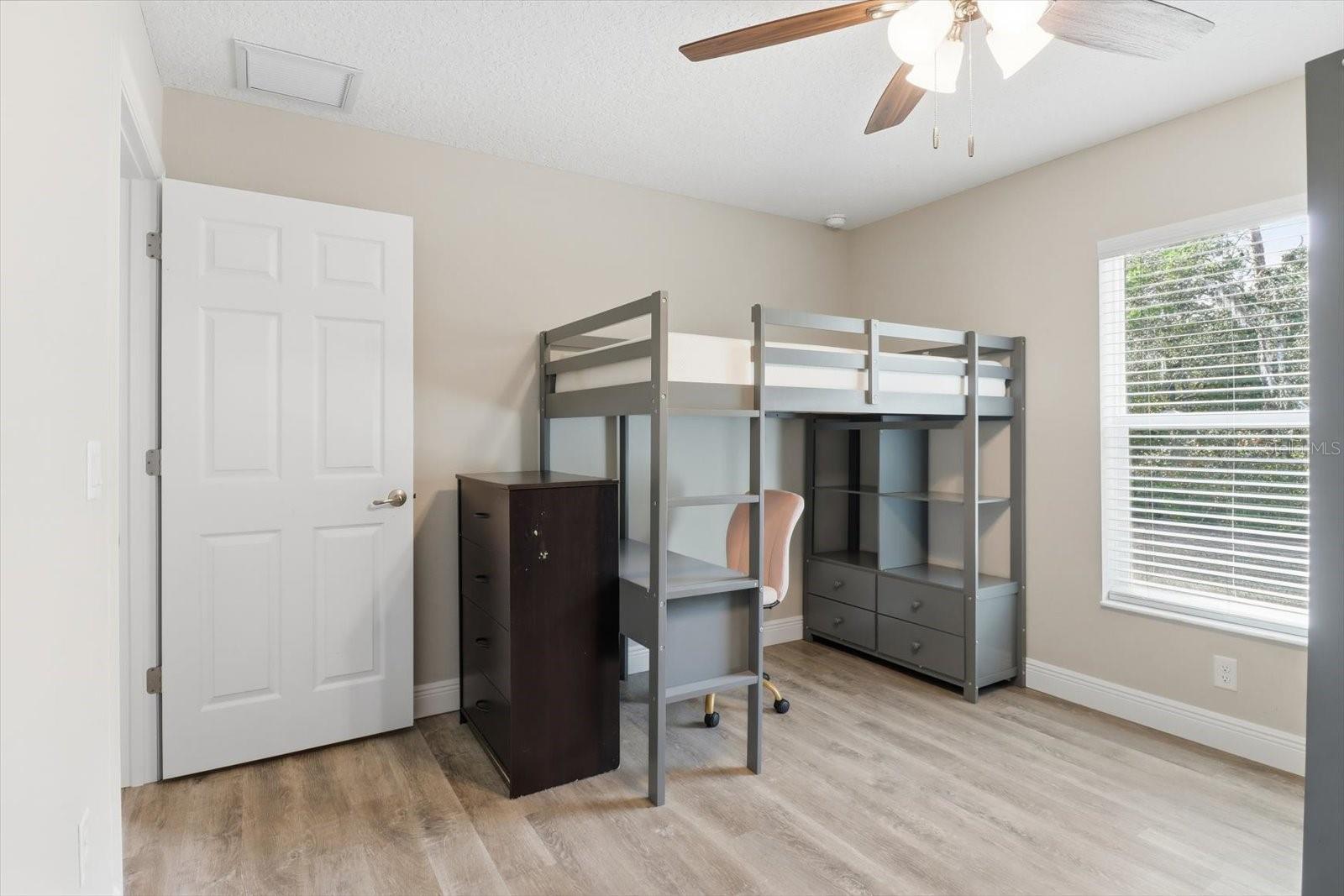 Image 25 of 45 For 5932 Flagstaff Avenue