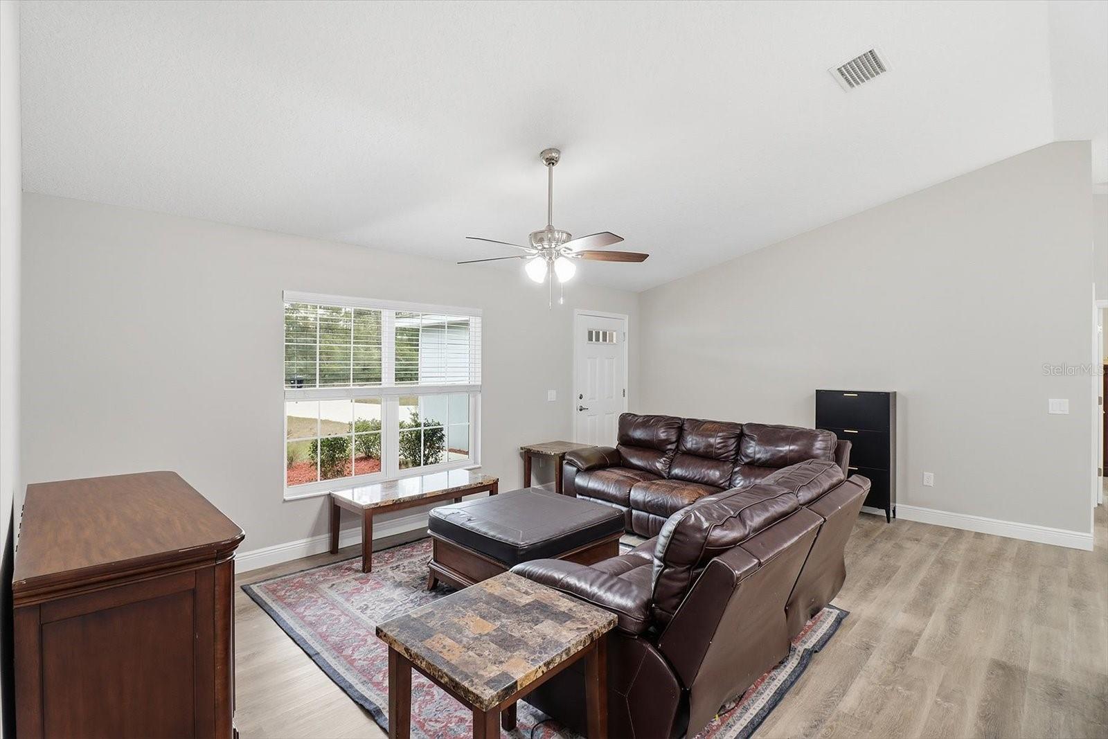 Image 5 of 45 For 5932 Flagstaff Avenue