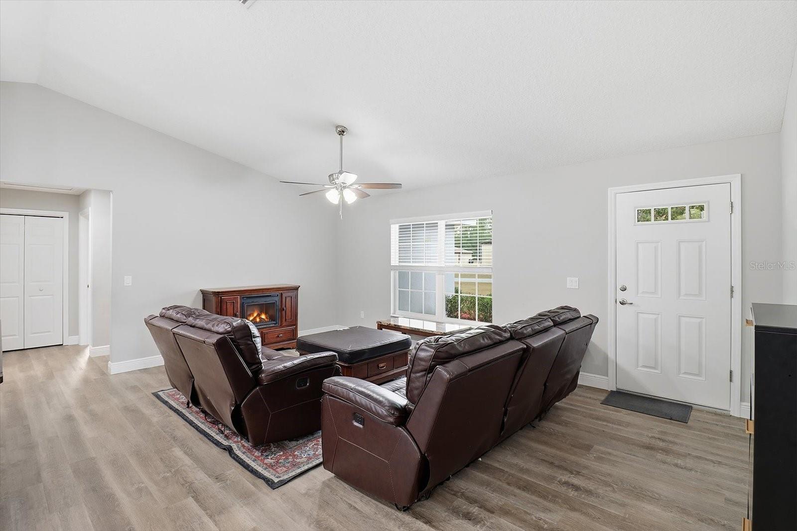 Image 6 of 45 For 5932 Flagstaff Avenue