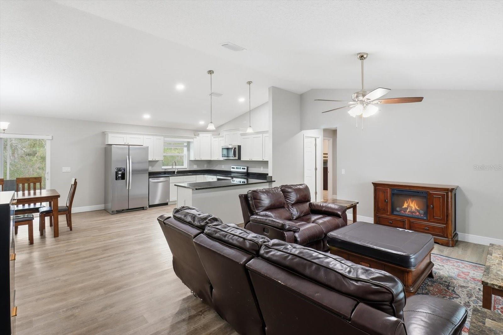 Image 7 of 45 For 5932 Flagstaff Avenue