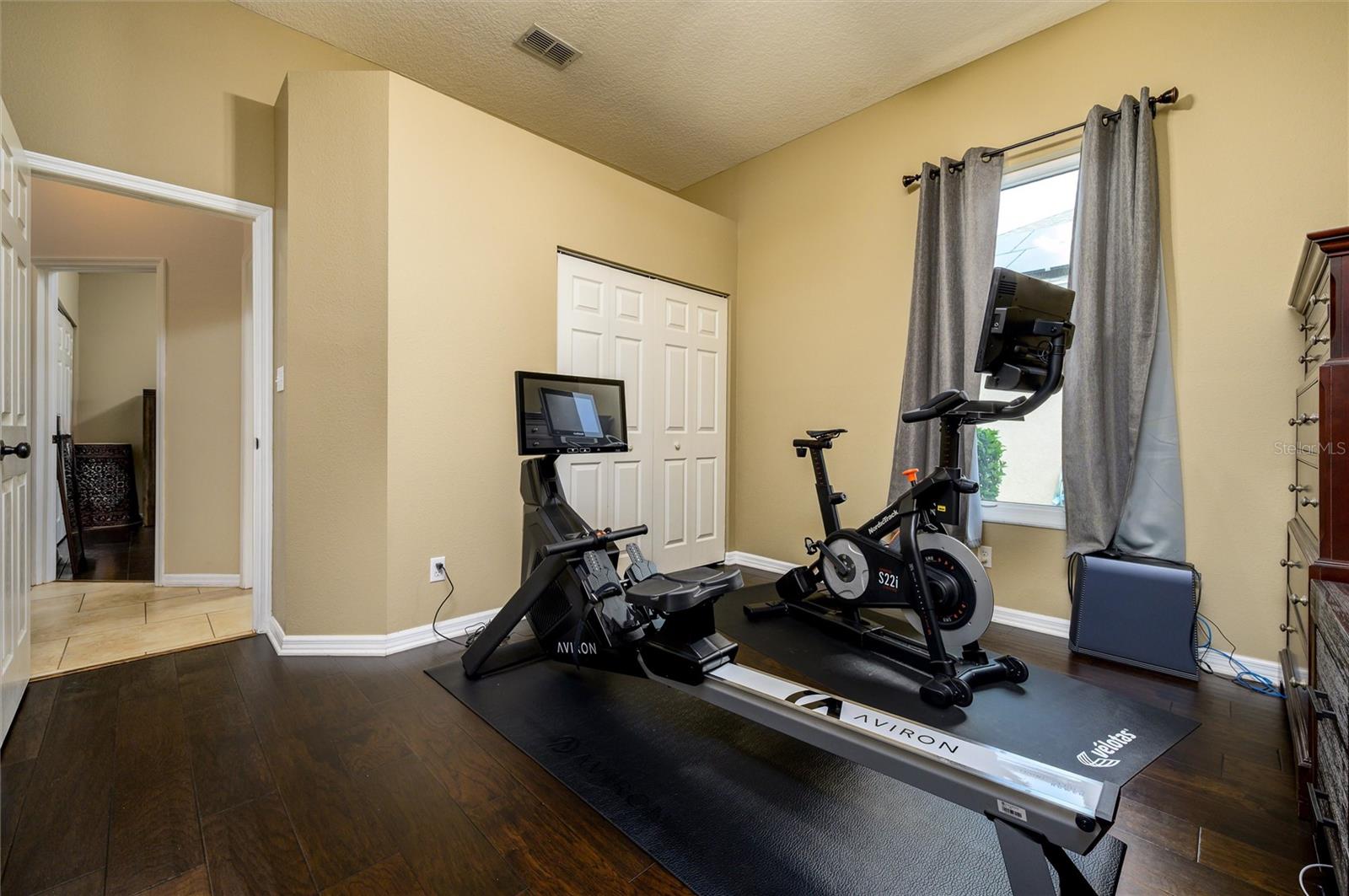 Image 27 of 47 For 17521 Edinburgh Drive