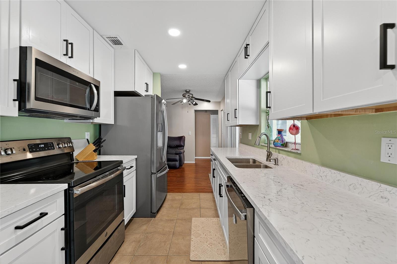 Image 14 of 34 For 2308 Hawthorne Drive