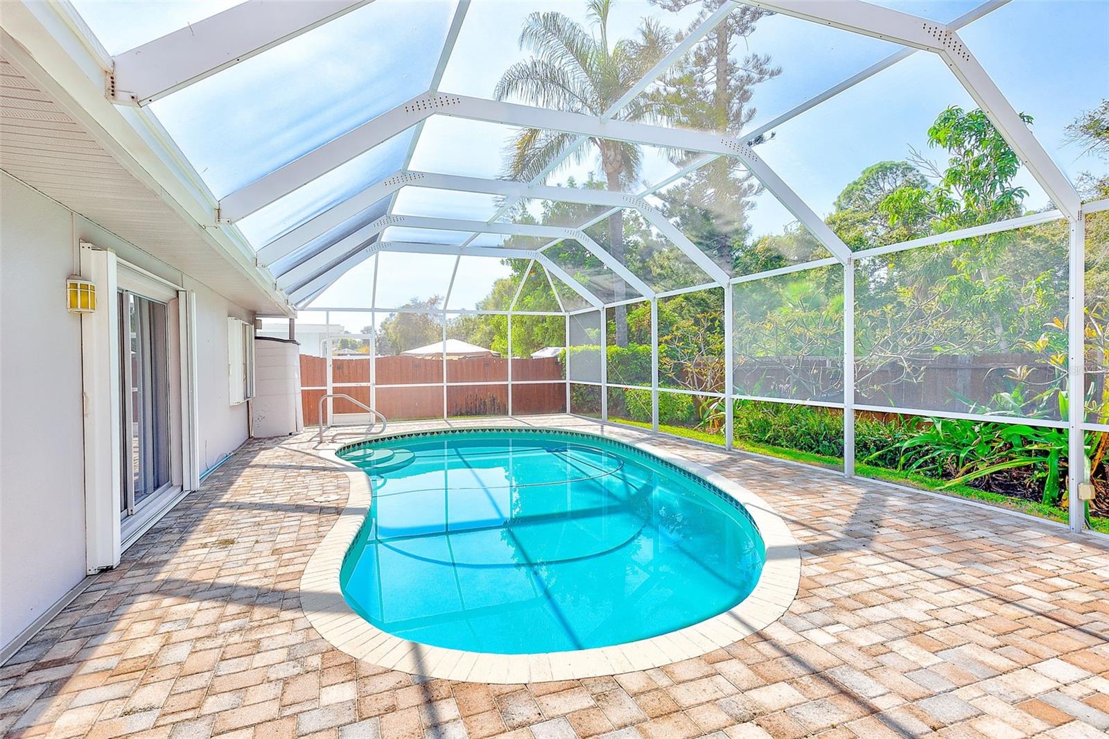 Image 34 of 51 For 6796 122nd Street