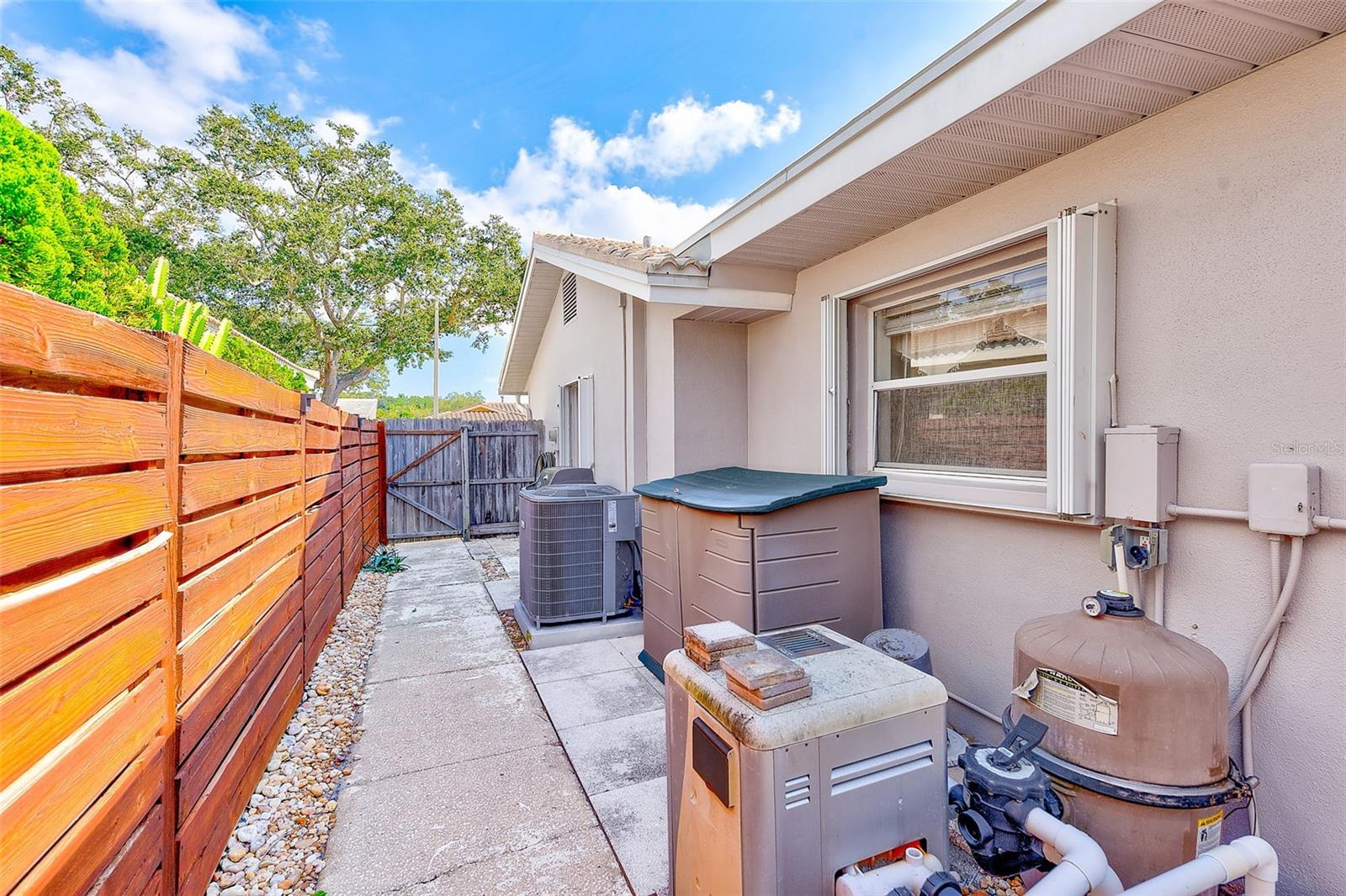 Image 38 of 51 For 6796 122nd Street