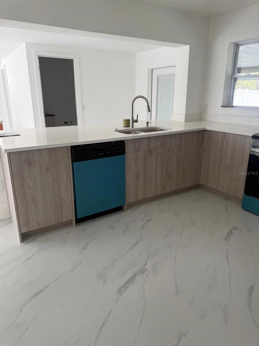 Image 10 of 32 For 4119 Harrisburg Street Ne