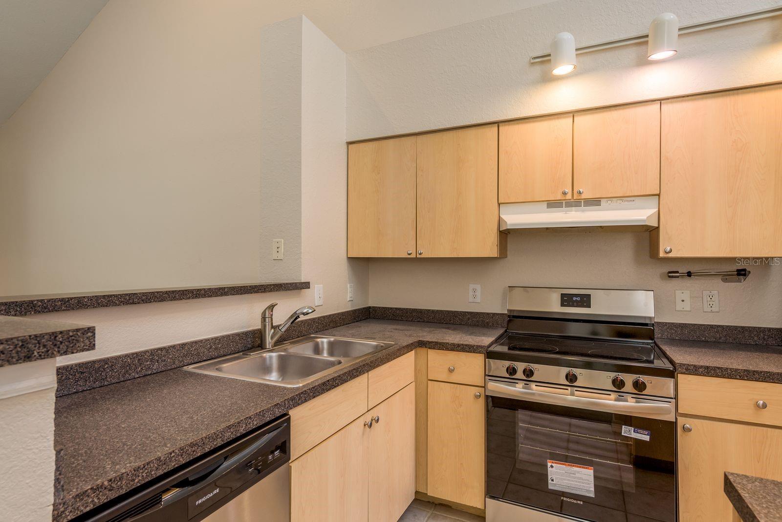 Image 9 of 50 For 3521 Kings Road 102