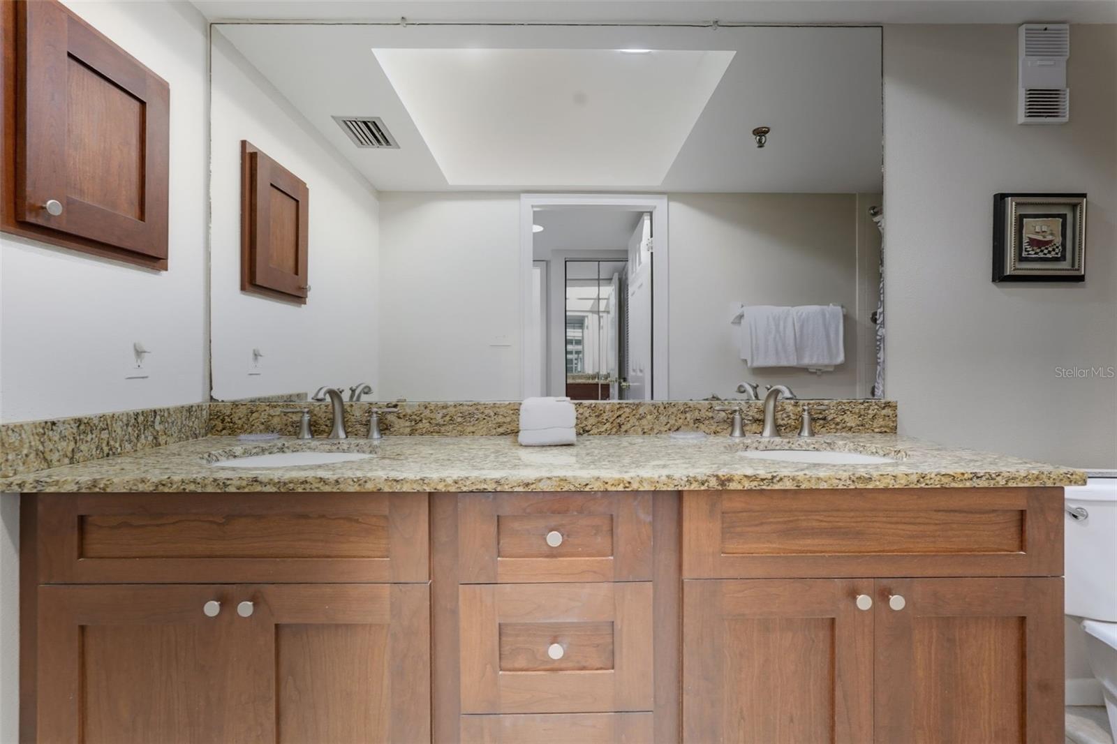 Image 27 of 43 For 17450 Gulf Boulevard 104