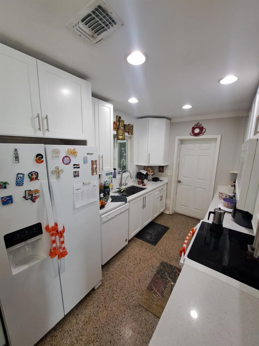 Image 4 of 35 For 2331 Oak Street