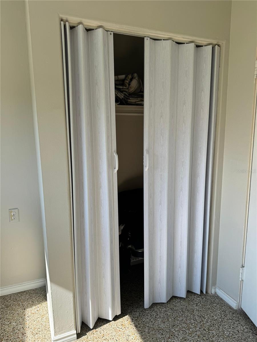 Image 9 of 35 For 2331 Oak Street