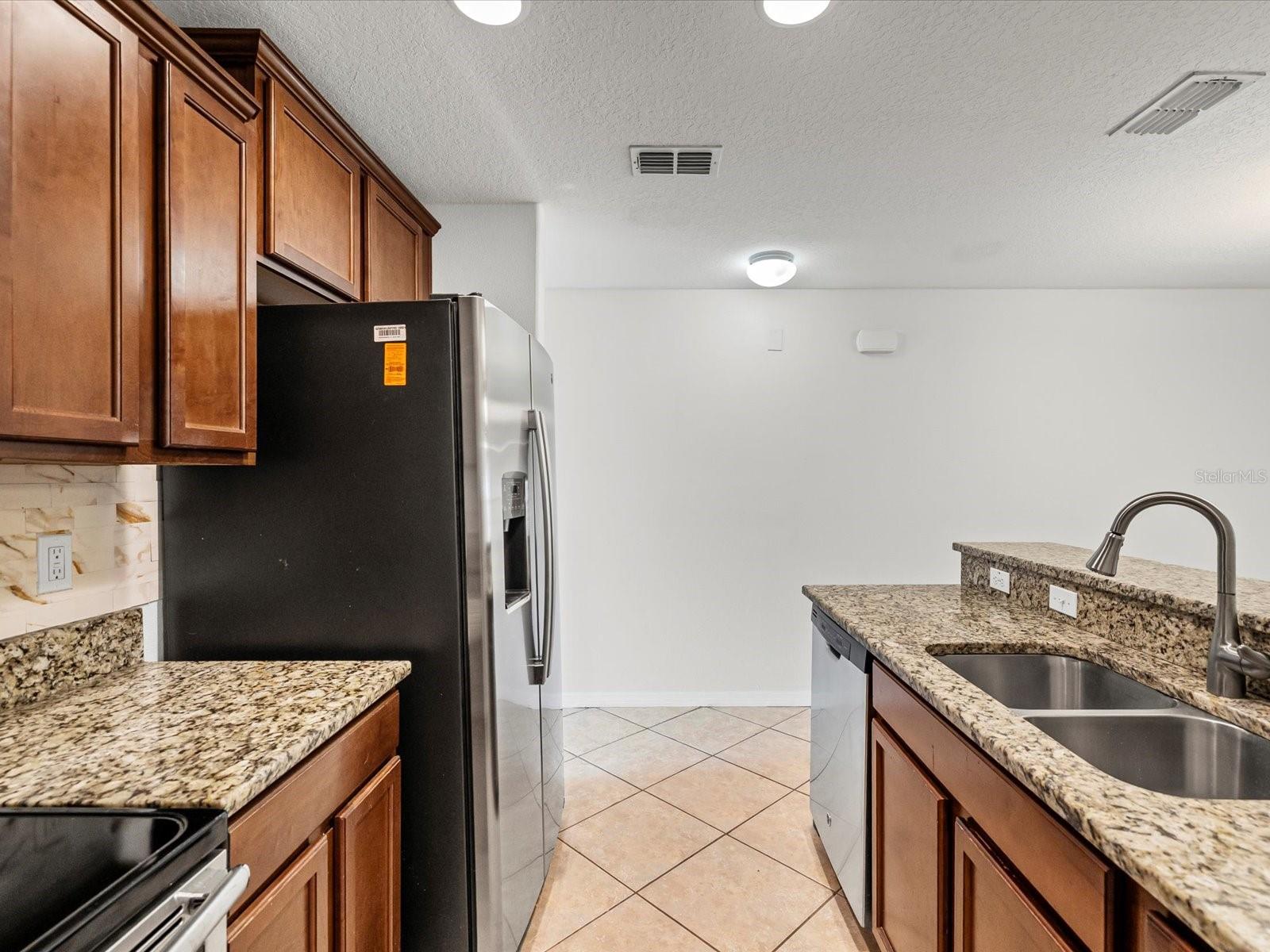 Image 13 of 33 For 9779 Trumpet Vine Loop