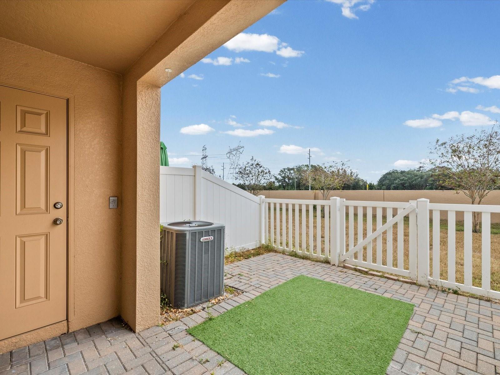 Image 28 of 33 For 9779 Trumpet Vine Loop