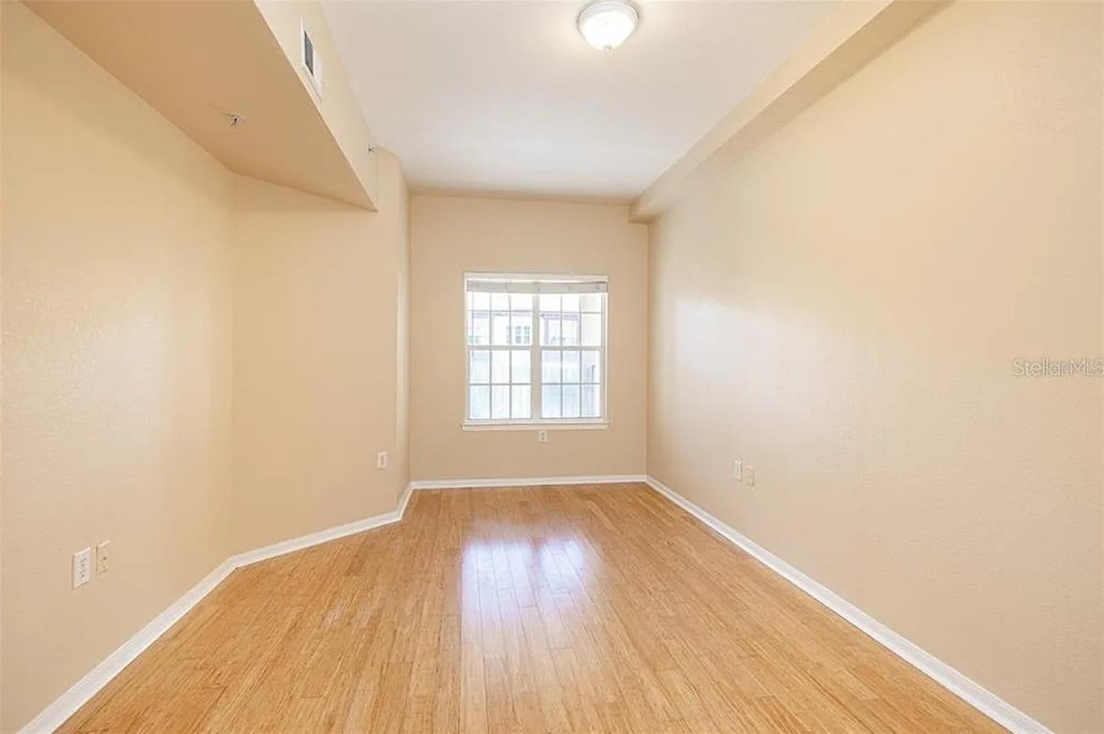 Image 10 of 18 For 200 4th Avenue S 302