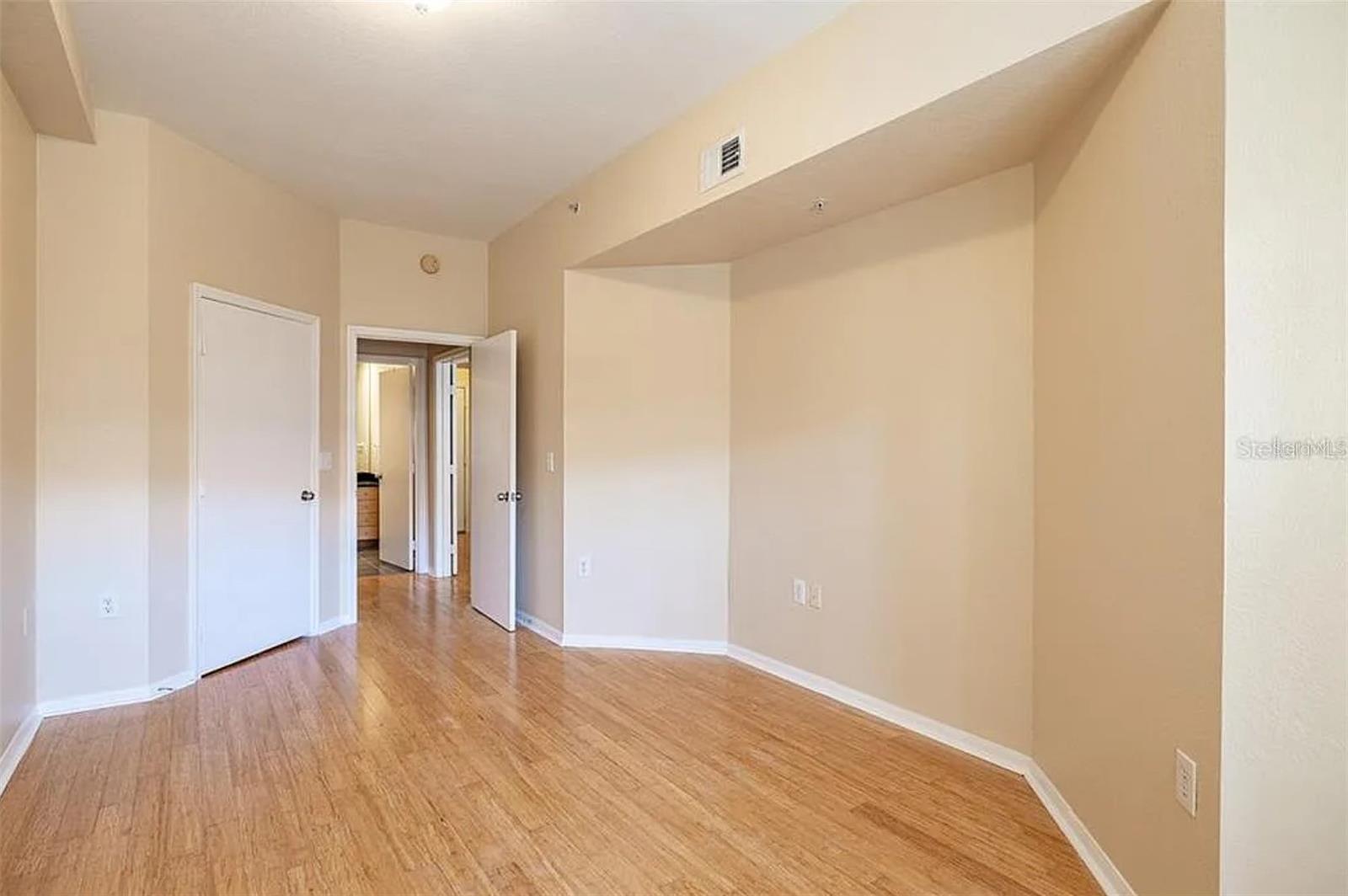 Image 11 of 18 For 200 4th Avenue S 302