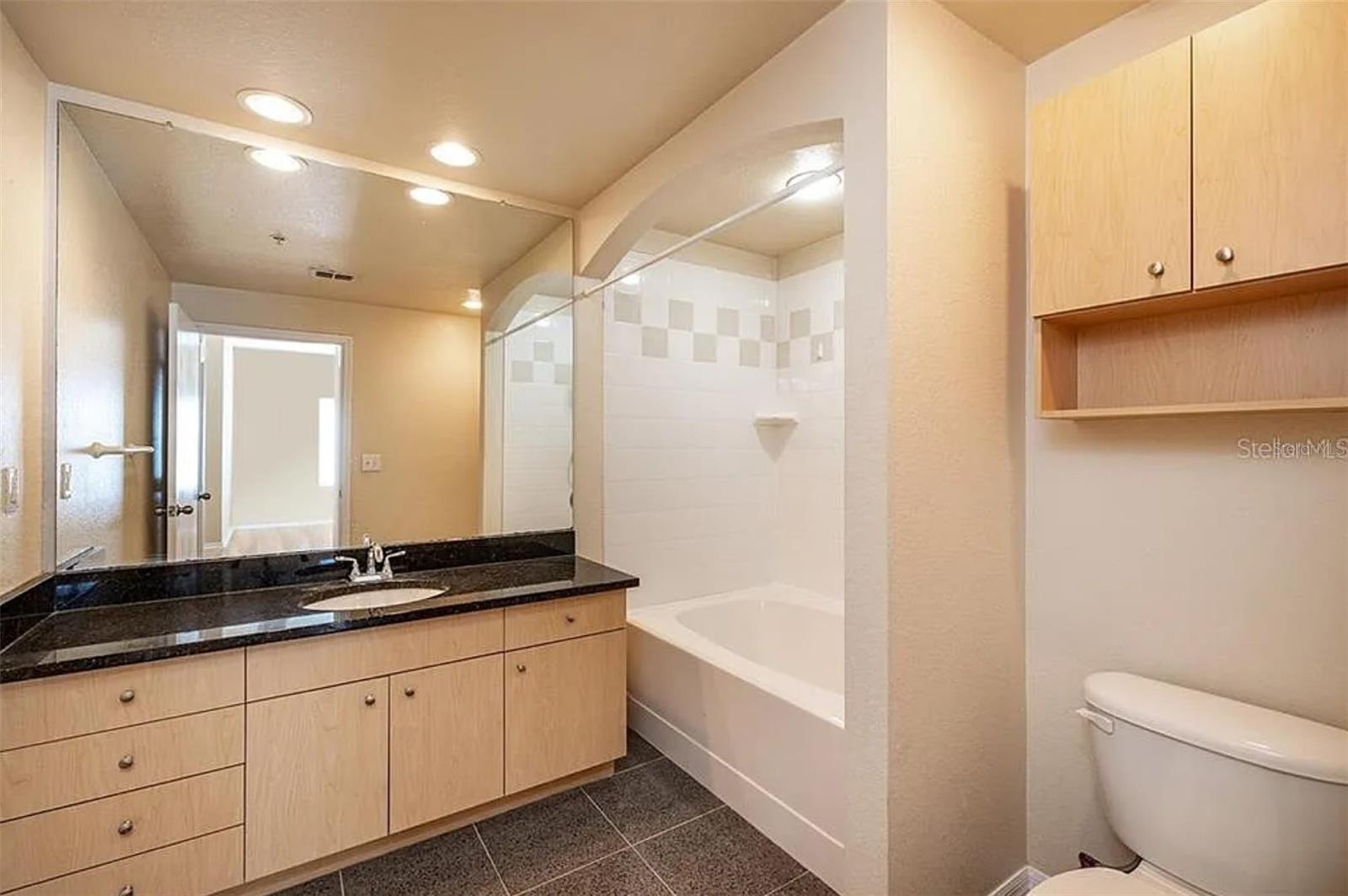 Image 12 of 18 For 200 4th Avenue S 302