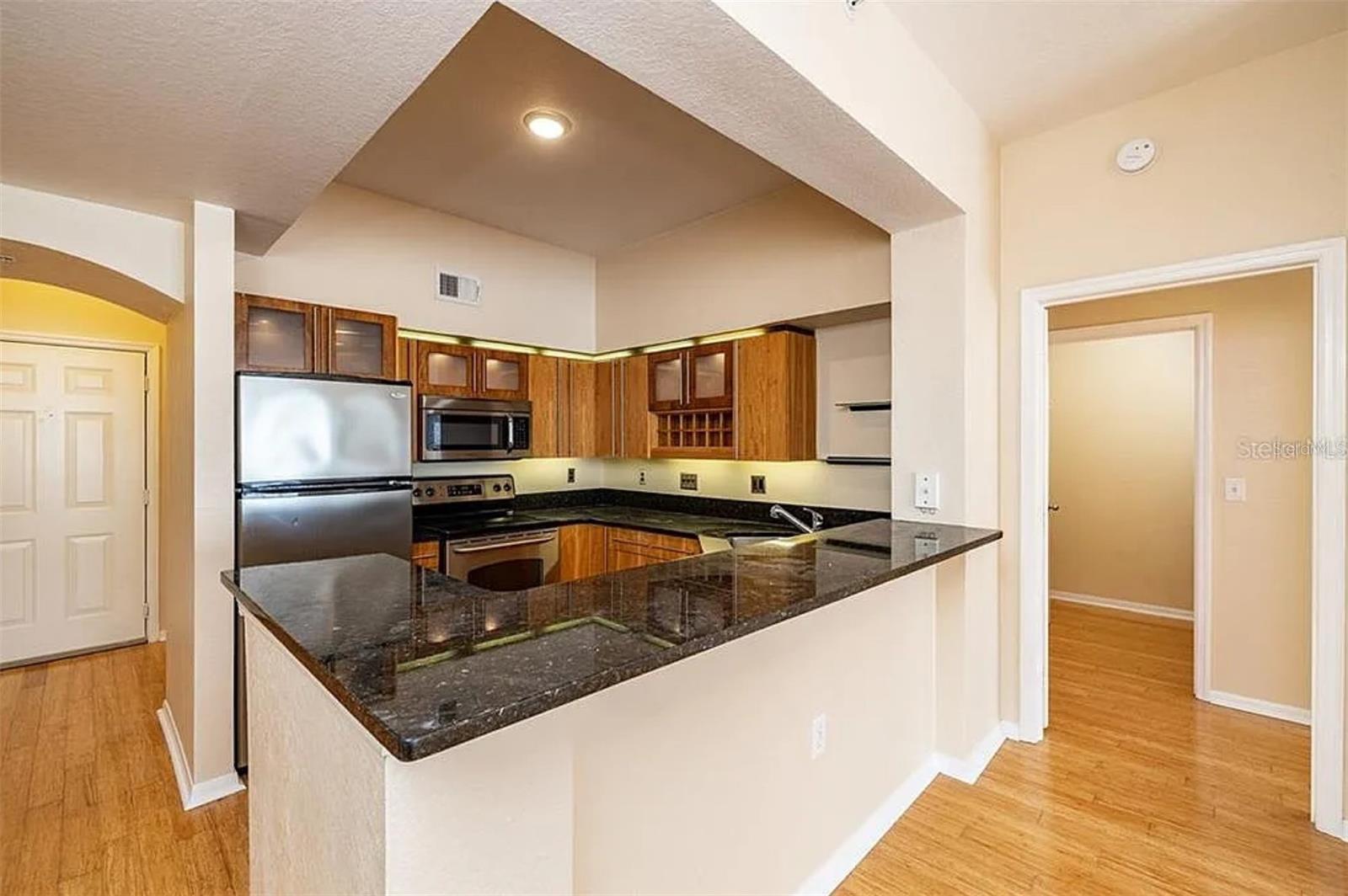 Image 5 of 18 For 200 4th Avenue S 302