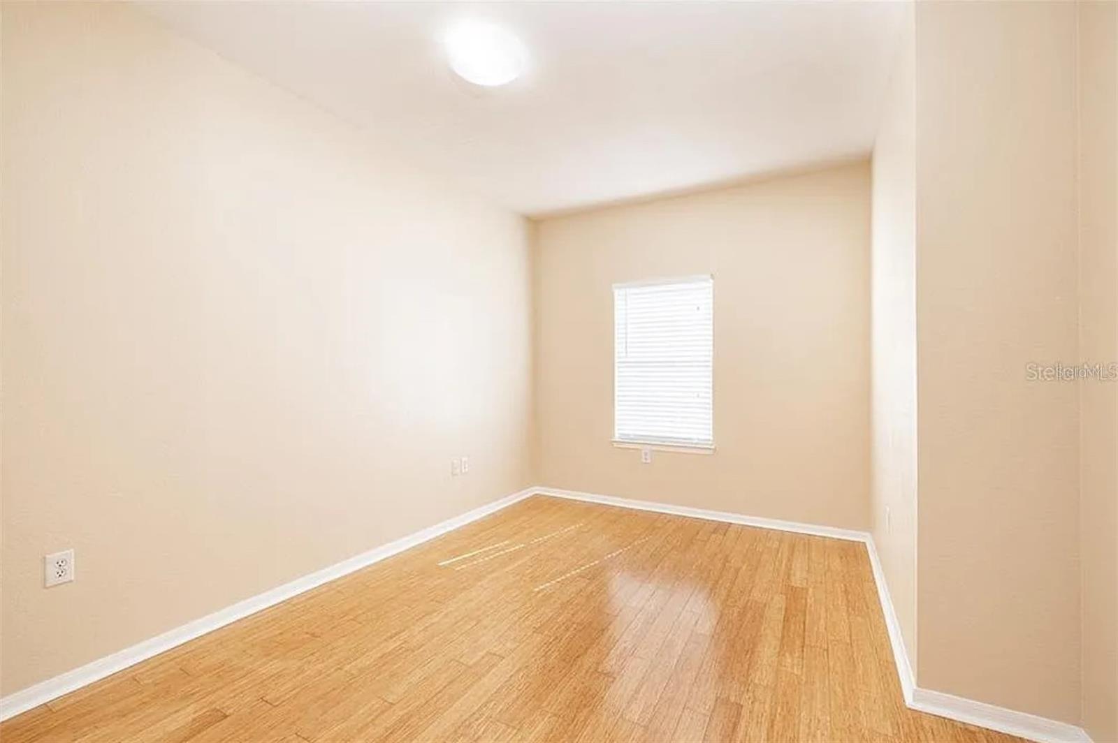 Image 9 of 18 For 200 4th Avenue S 302