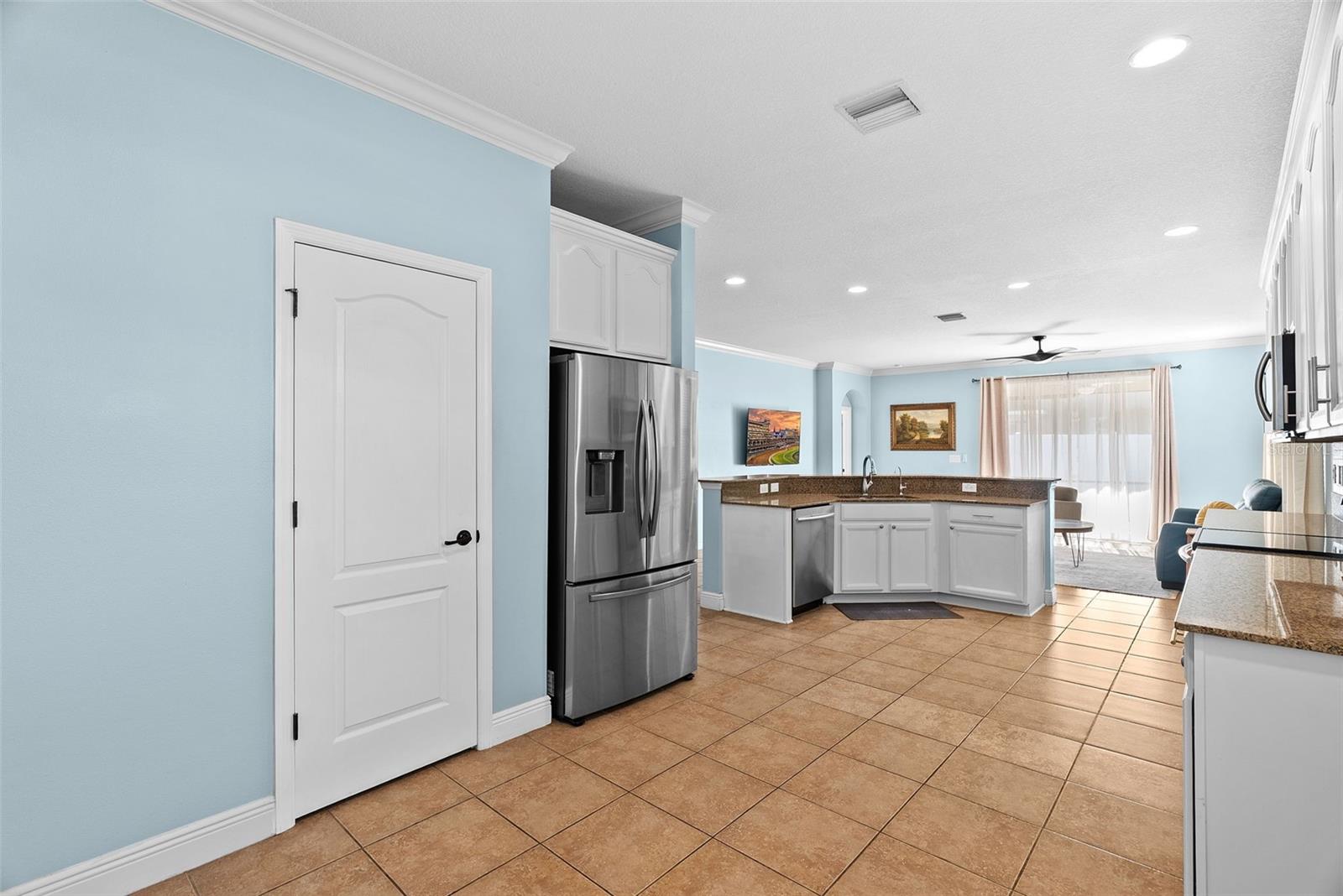 Listing photo id 8 for 2918 Winglewood Circle