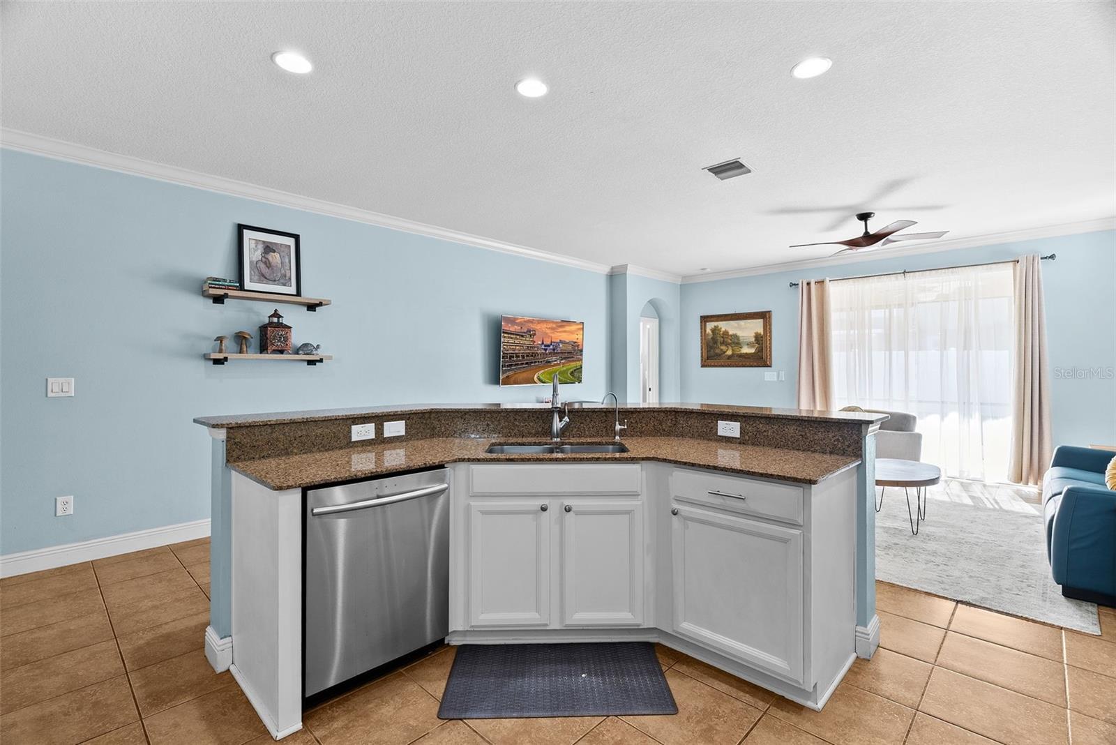 Listing photo id 10 for 2918 Winglewood Circle