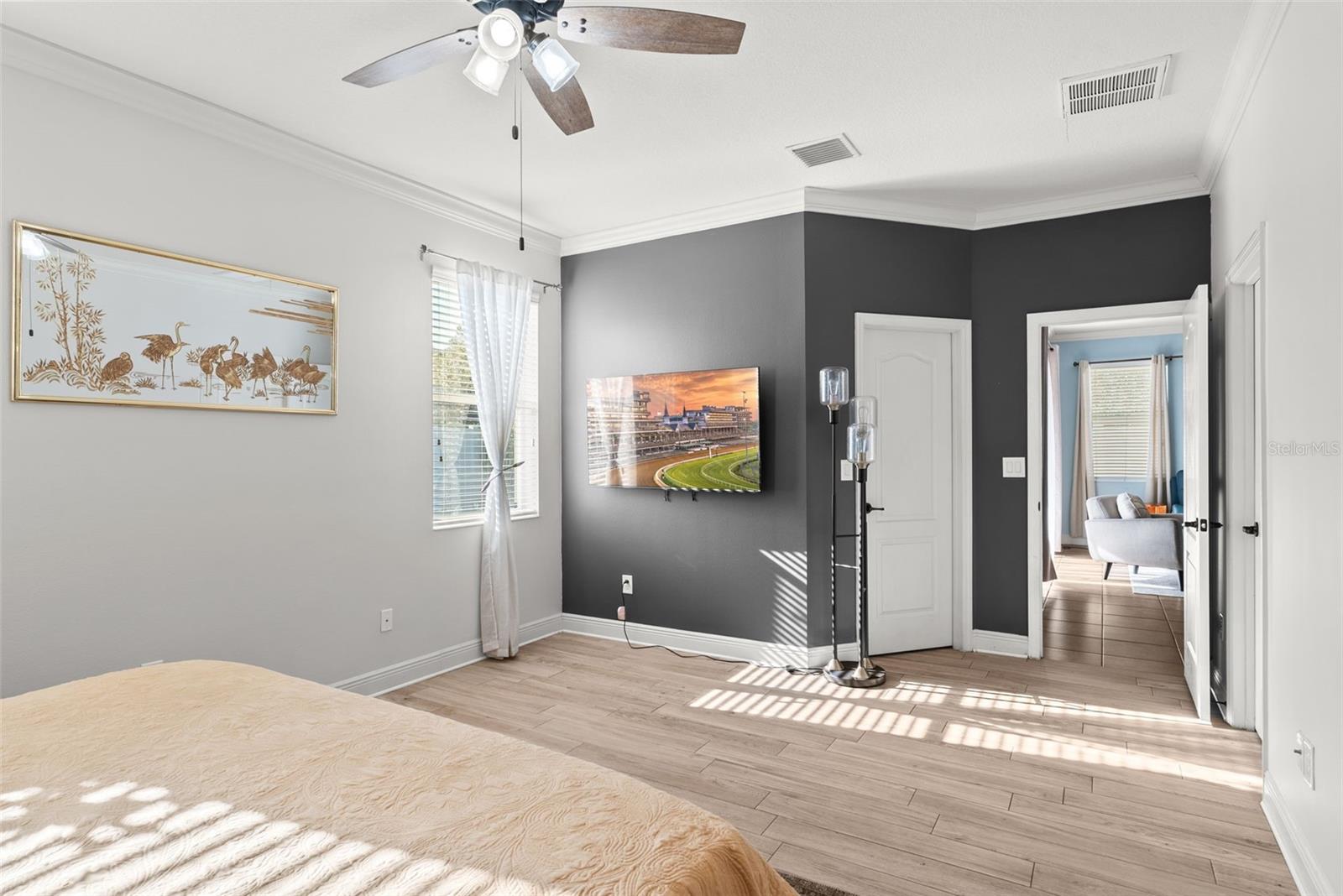 Listing photo id 19 for 2918 Winglewood Circle