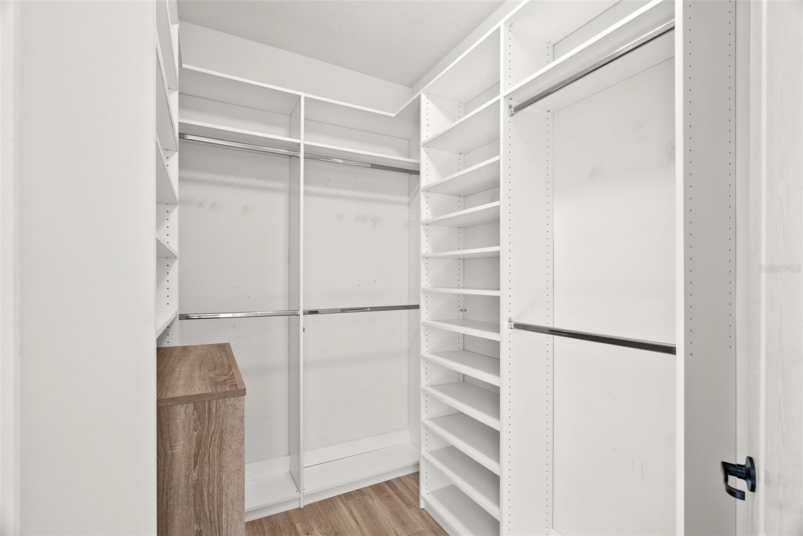 Listing photo id 20 for 2918 Winglewood Circle