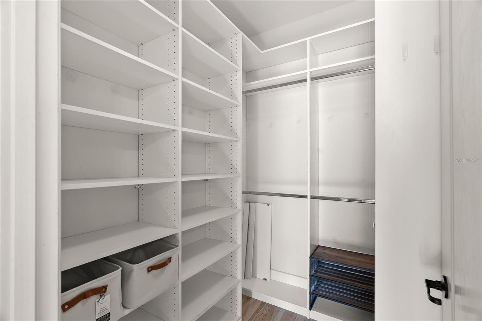 Listing photo id 21 for 2918 Winglewood Circle