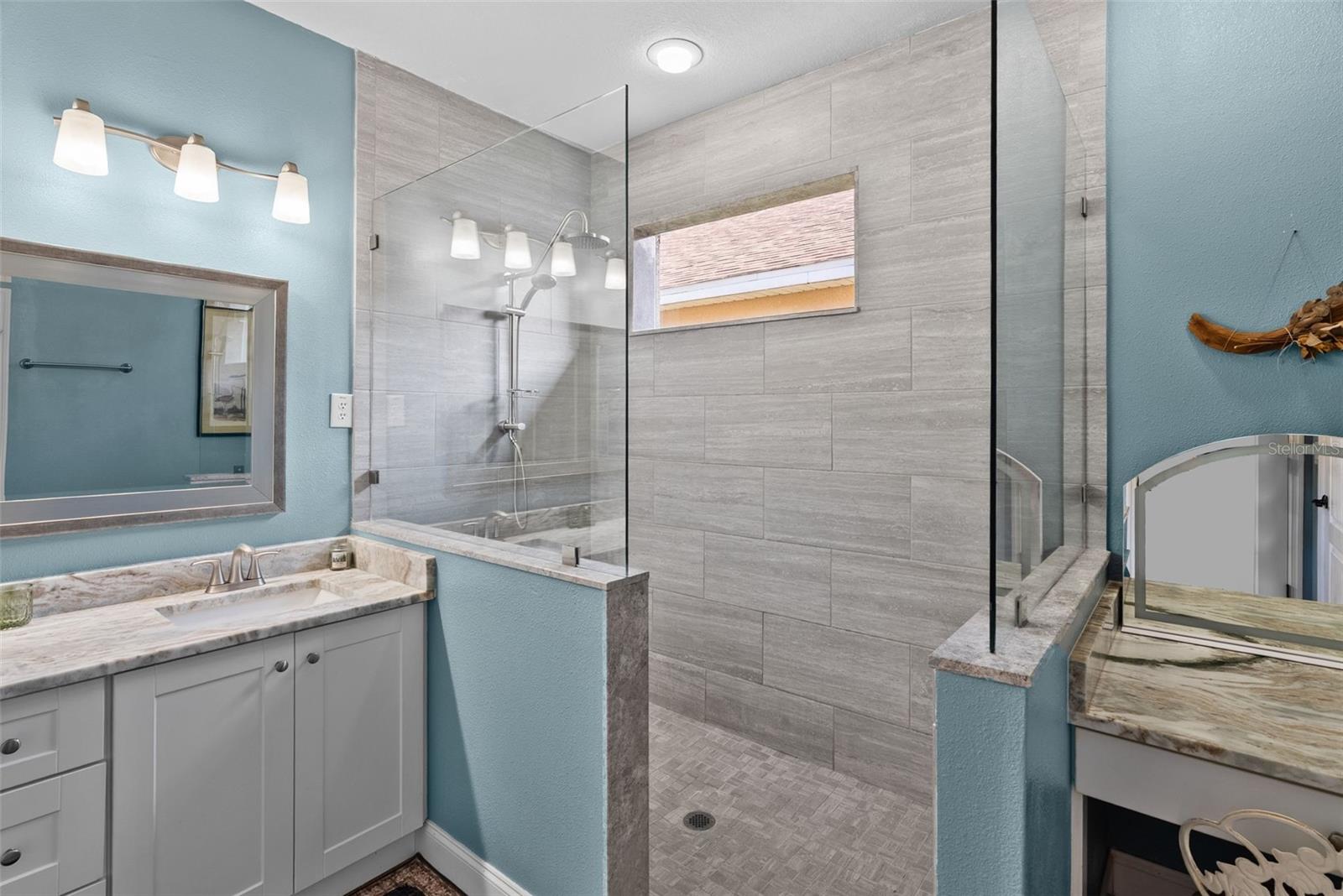 Listing photo id 24 for 2918 Winglewood Circle