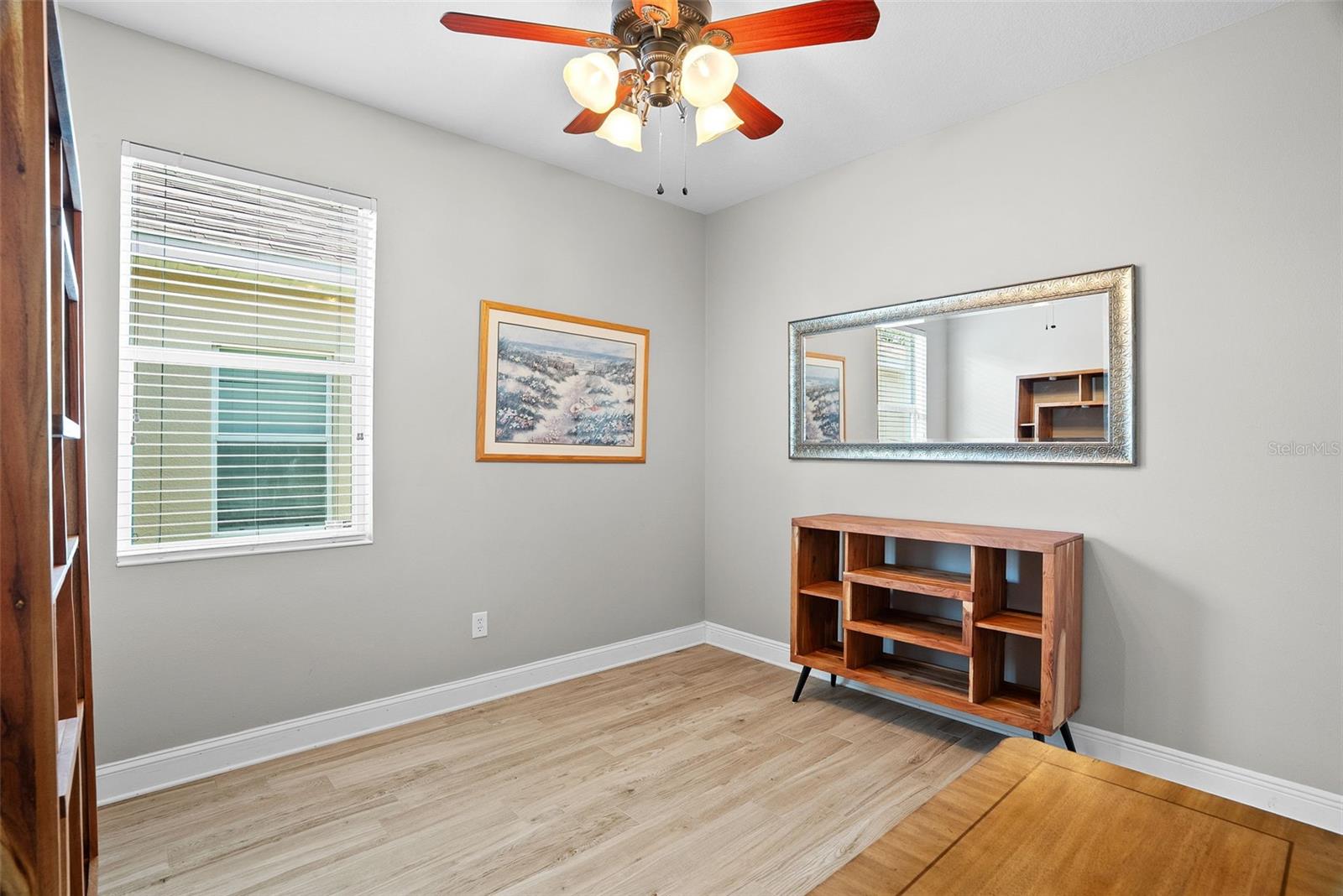 Listing photo id 29 for 2918 Winglewood Circle