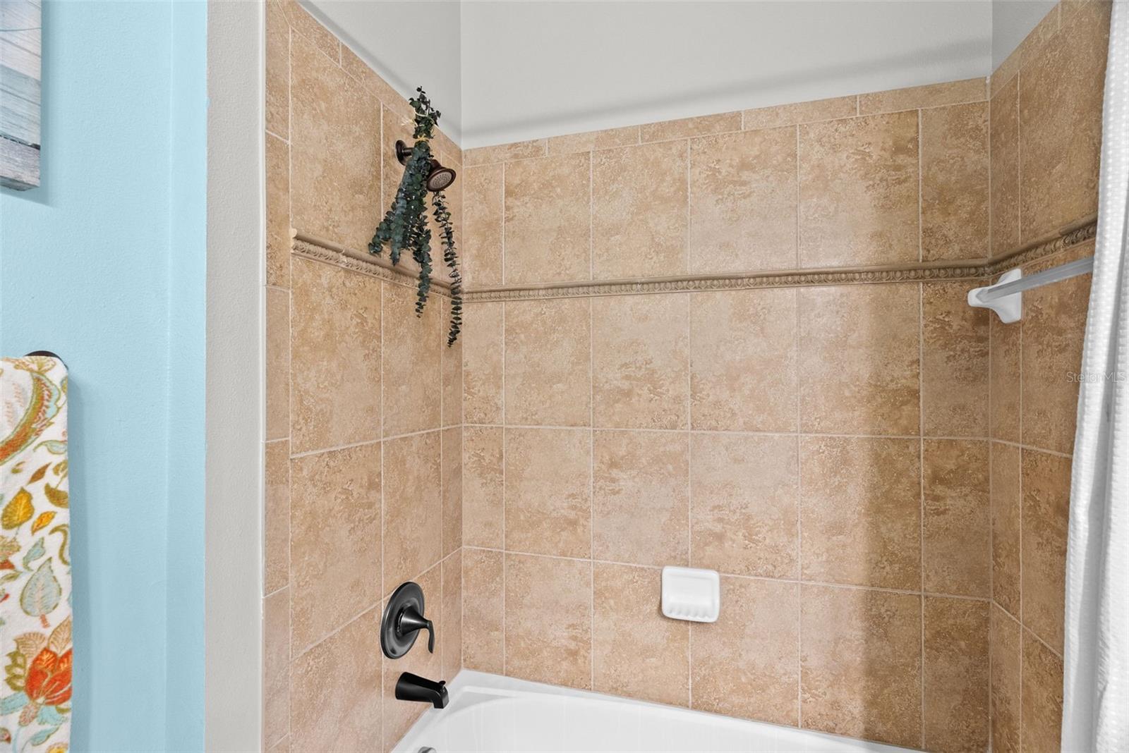 Listing photo id 32 for 2918 Winglewood Circle