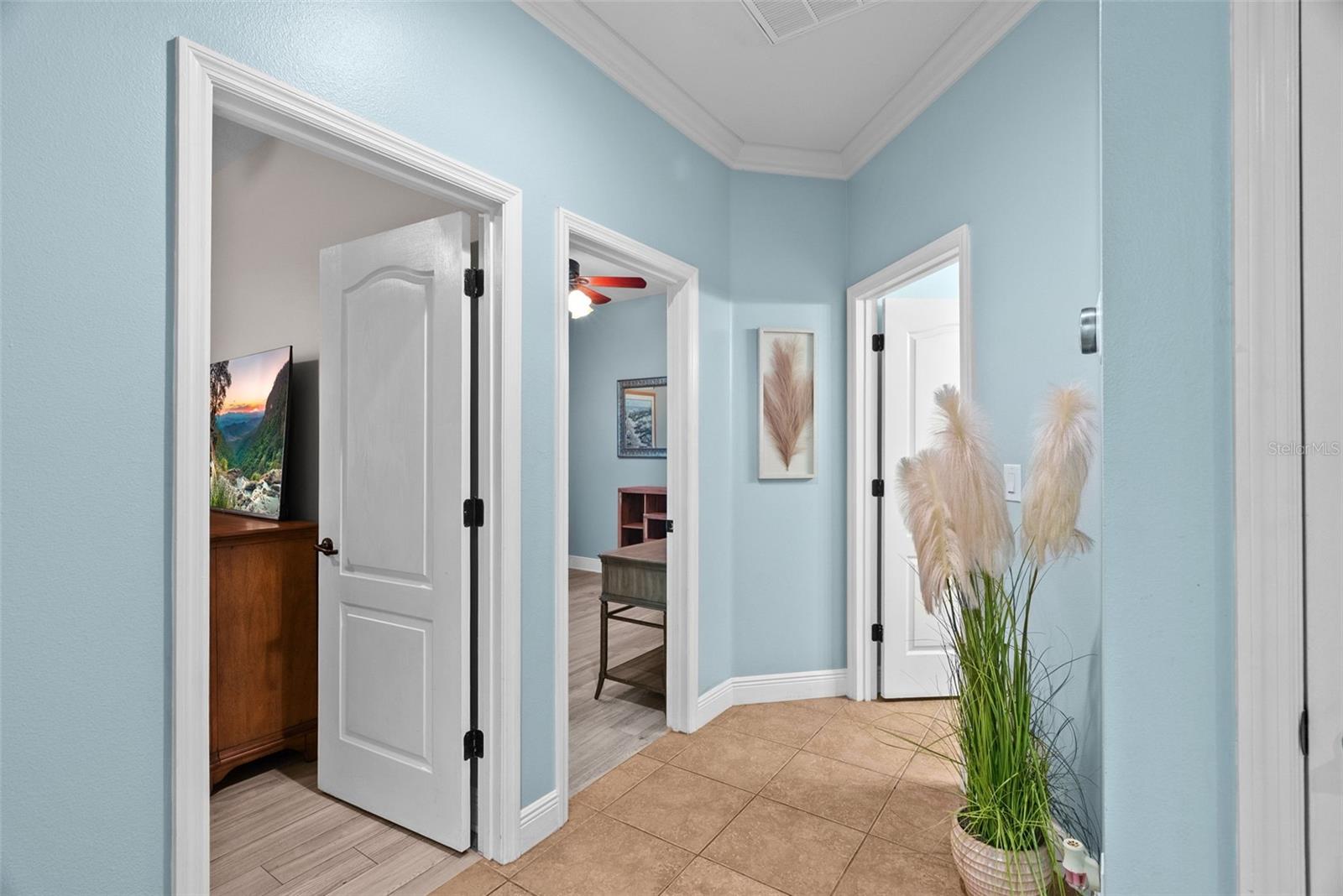 Listing photo id 33 for 2918 Winglewood Circle