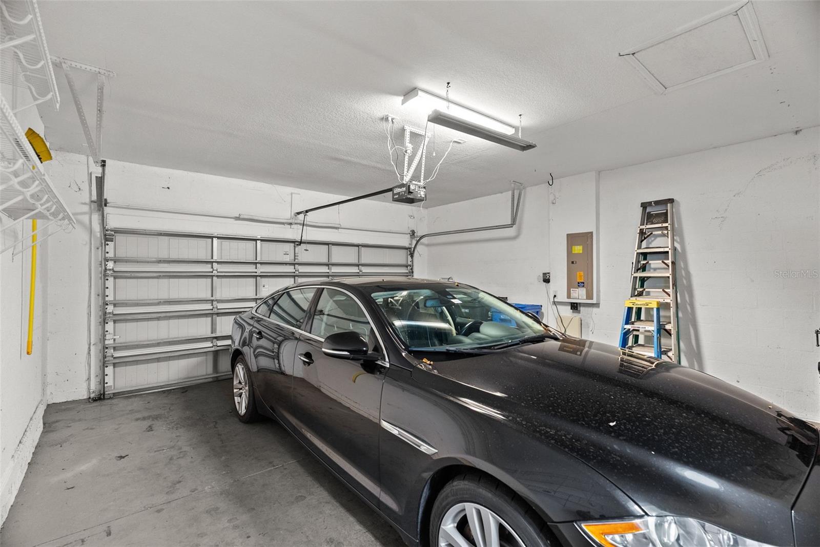 Listing photo id 35 for 2918 Winglewood Circle