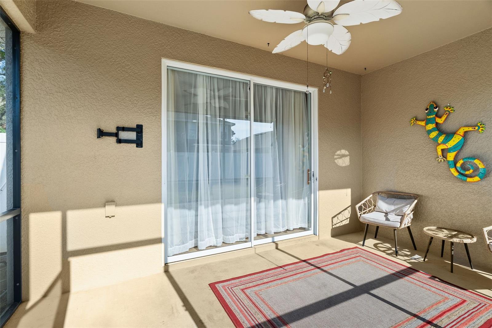 Listing photo id 37 for 2918 Winglewood Circle