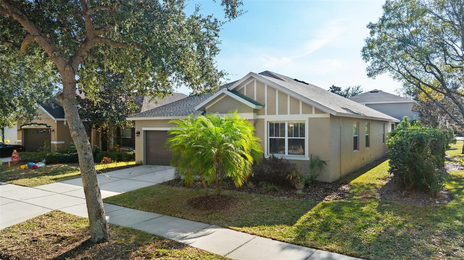 Listing photo id 44 for 2918 Winglewood Circle