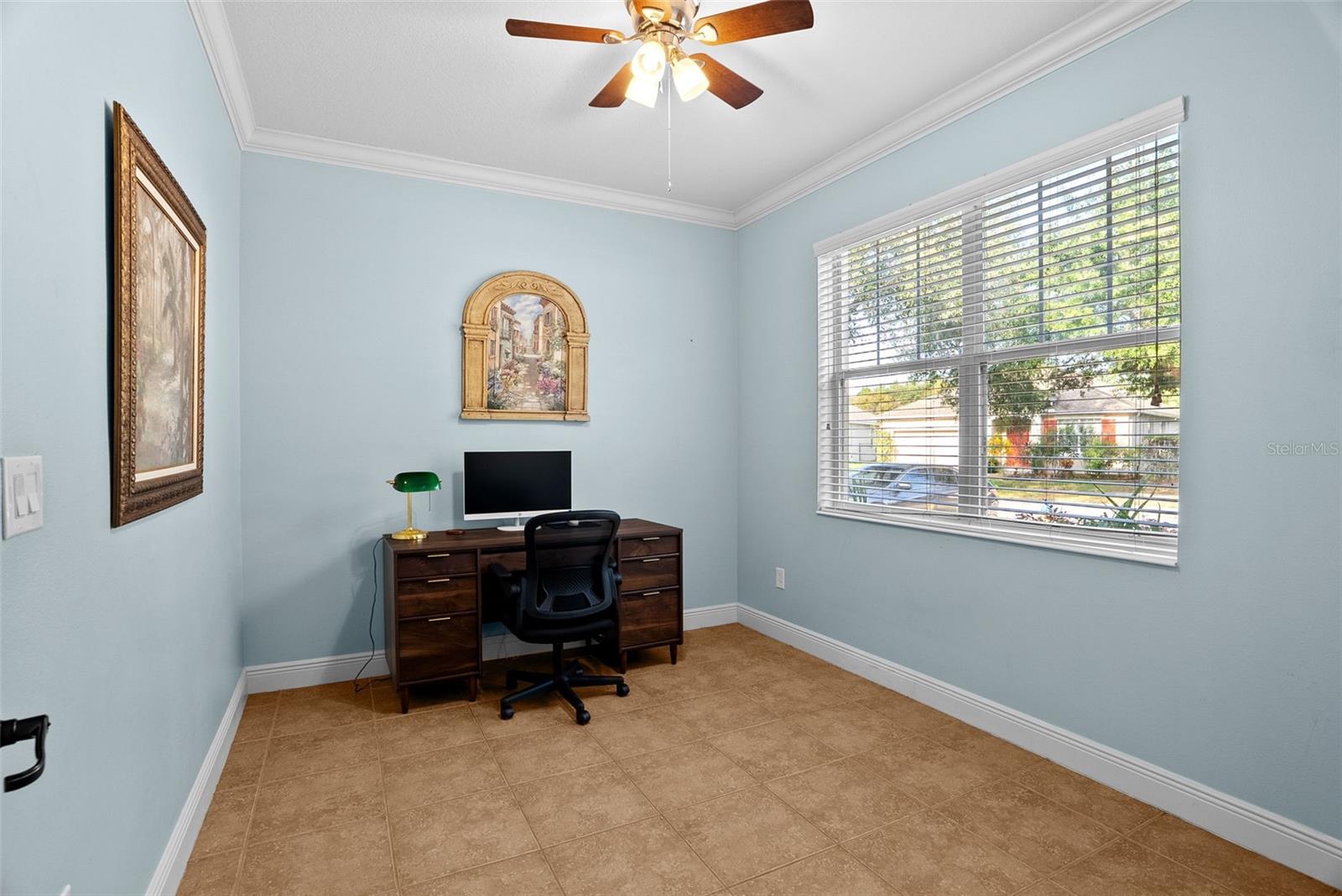 Listing photo id 3 for 2918 Winglewood Circle