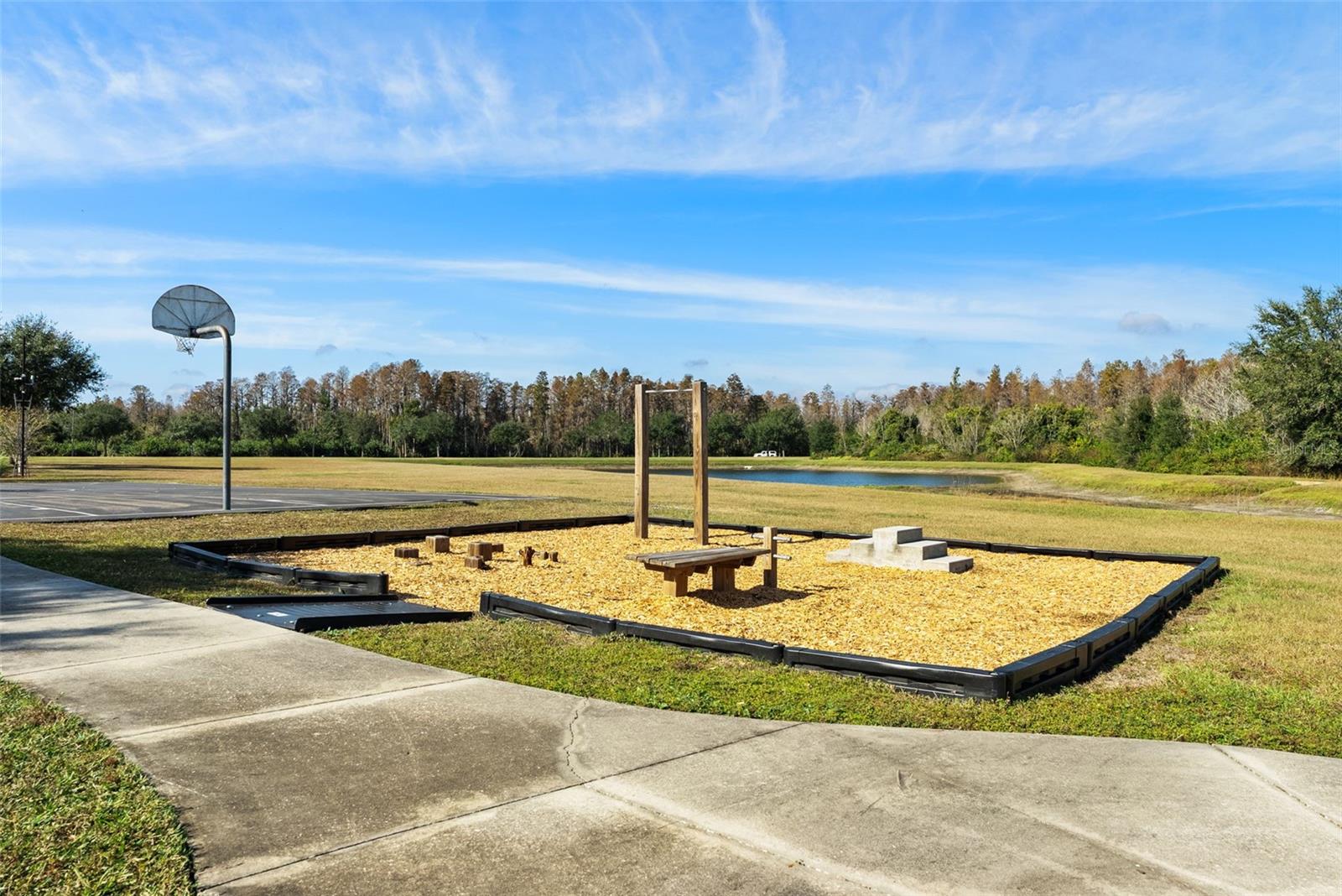 Listing photo id 57 for 2918 Winglewood Circle