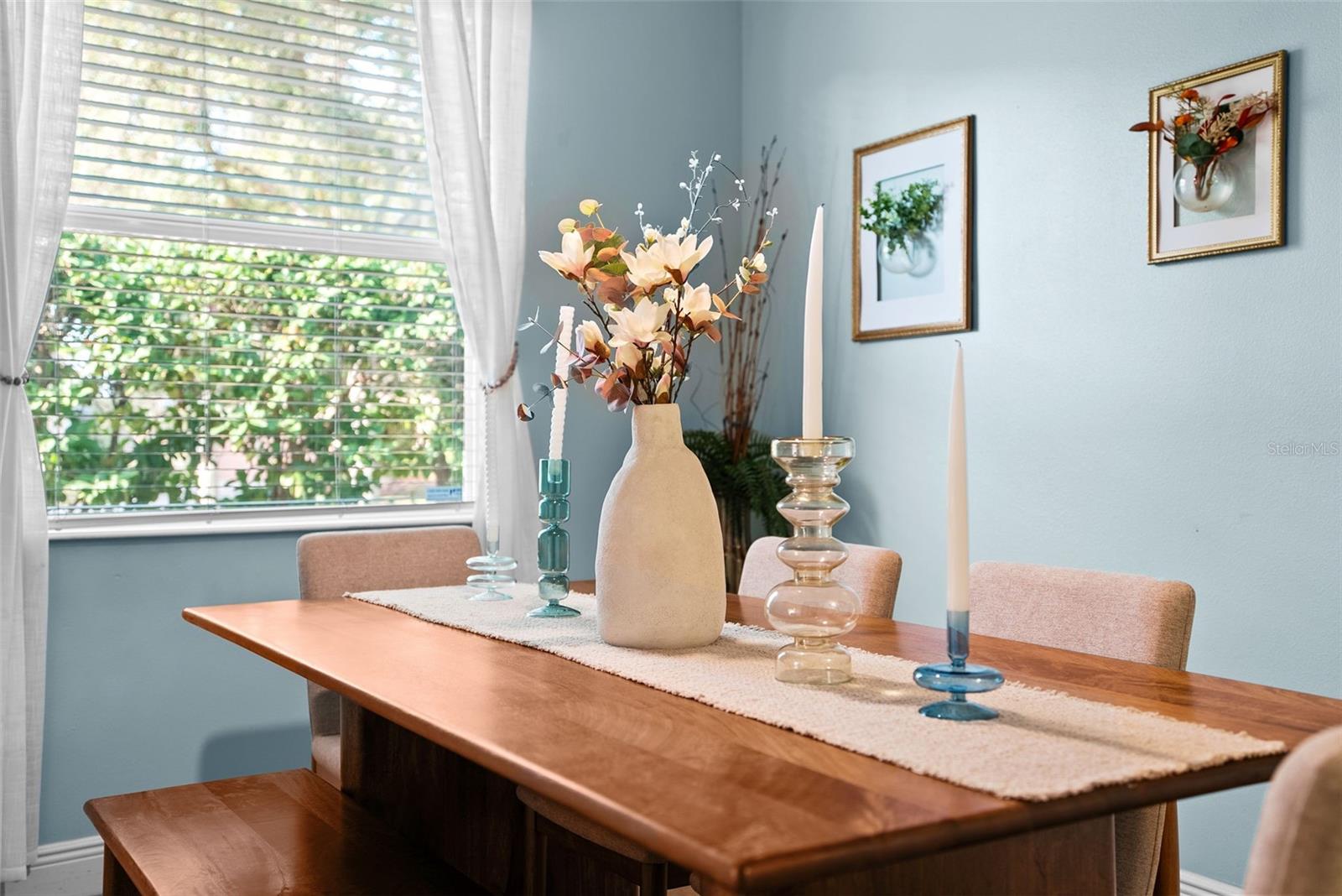 Listing photo id 6 for 2918 Winglewood Circle