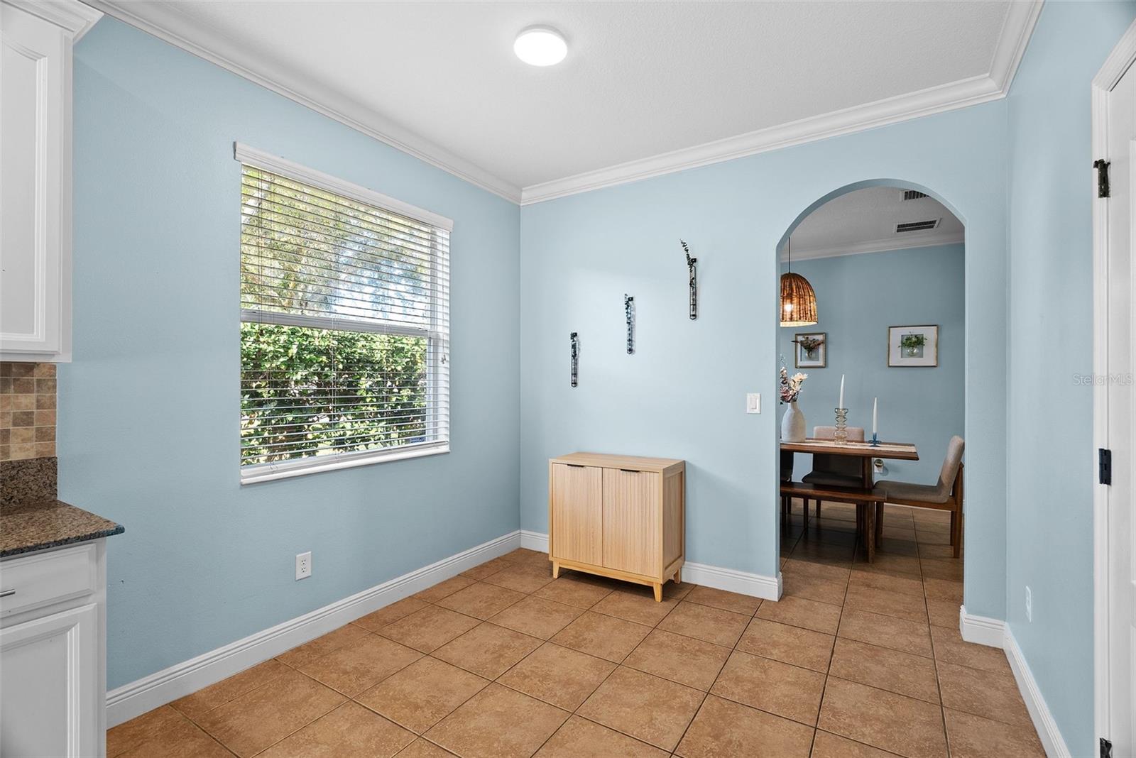 Listing photo id 7 for 2918 Winglewood Circle