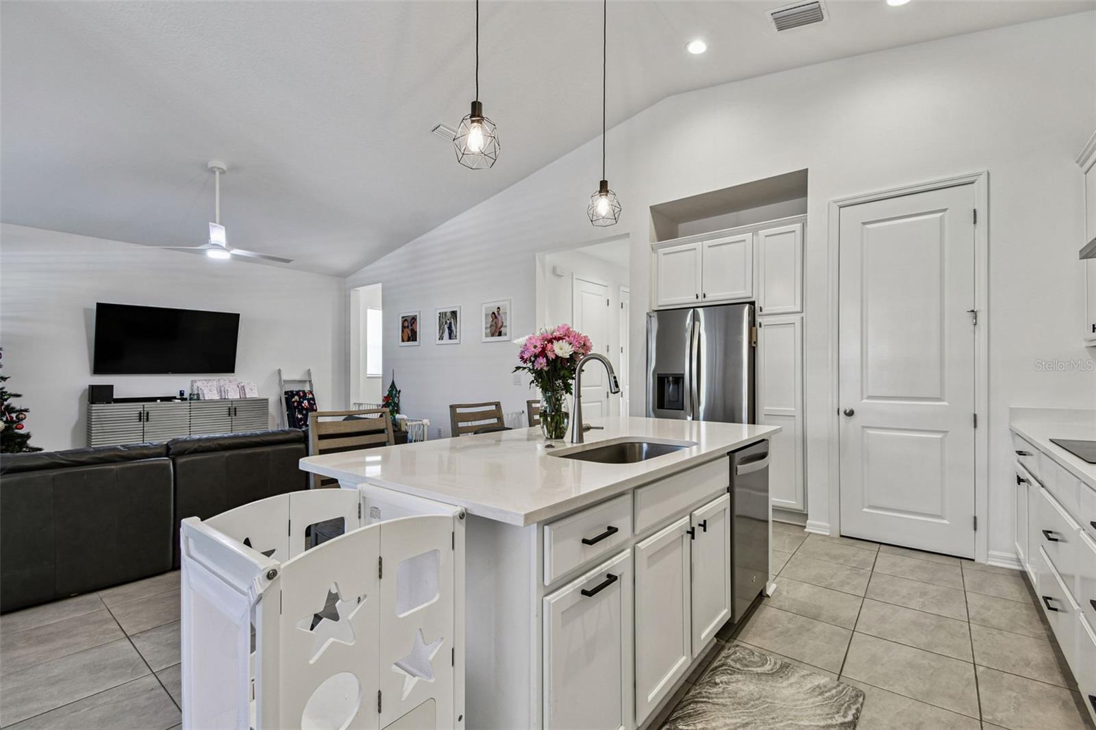 Image 10 of 52 For 11823 Armada Way