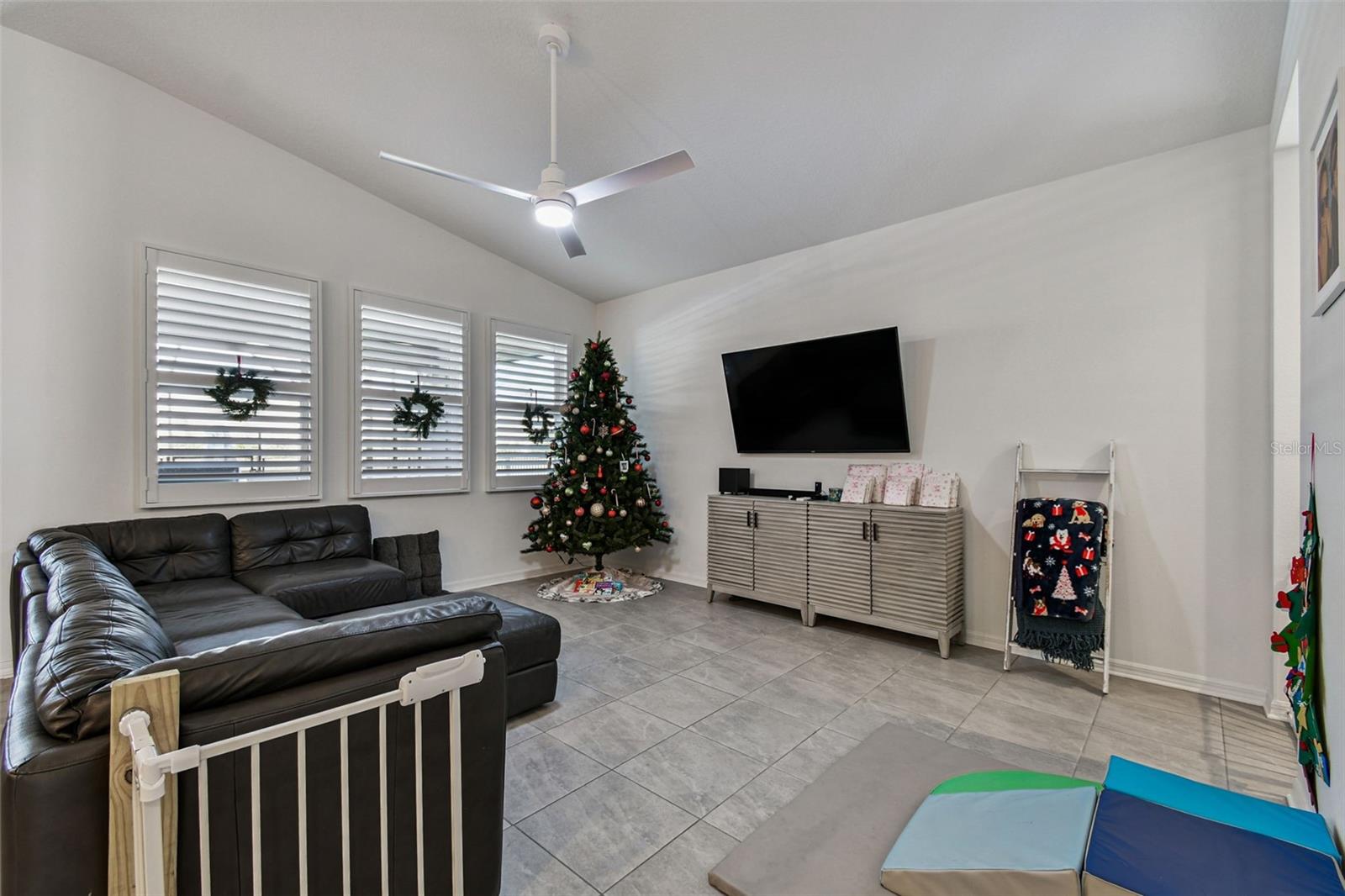 Image 20 of 52 For 11823 Armada Way