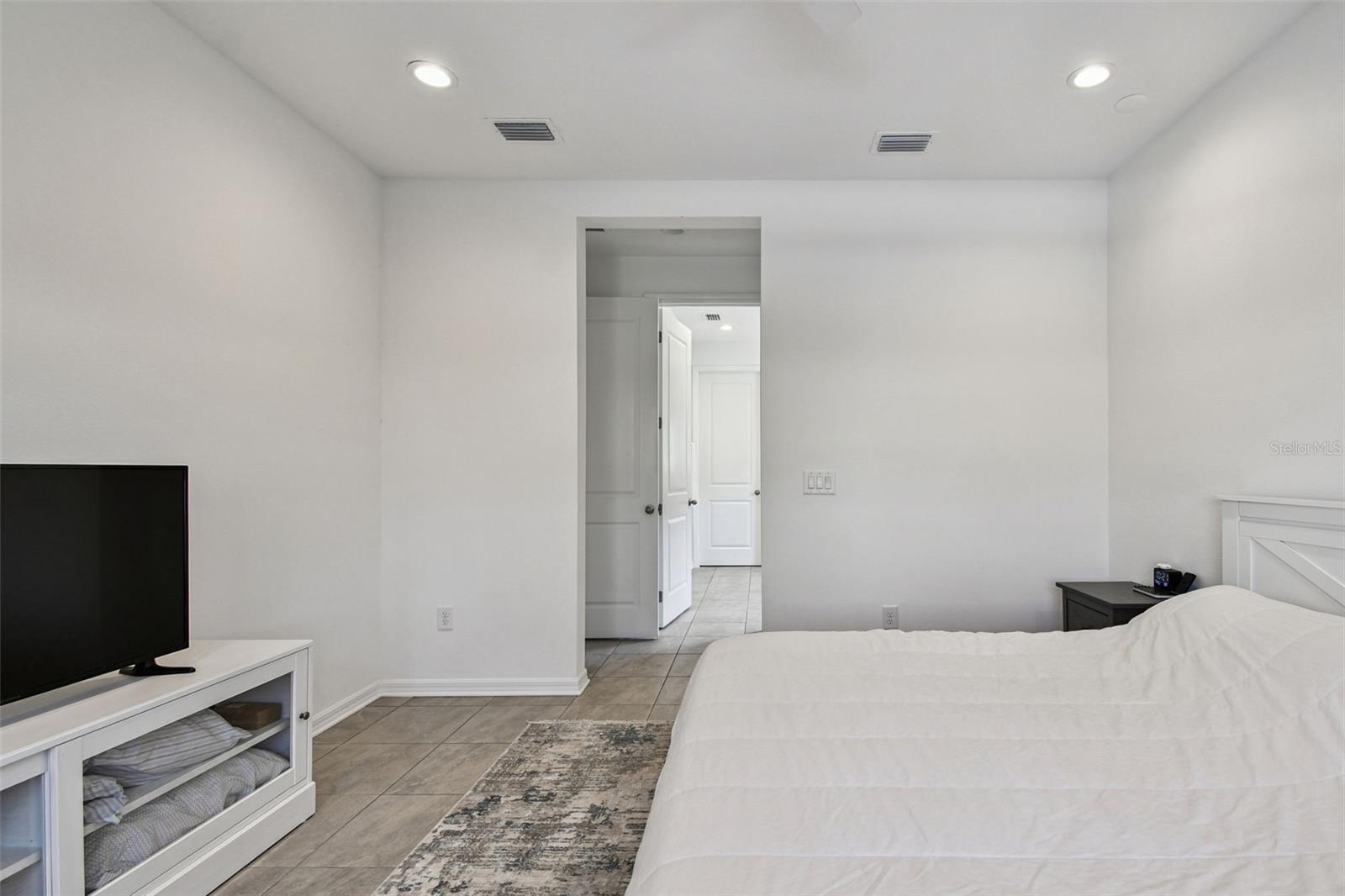 Image 24 of 52 For 11823 Armada Way