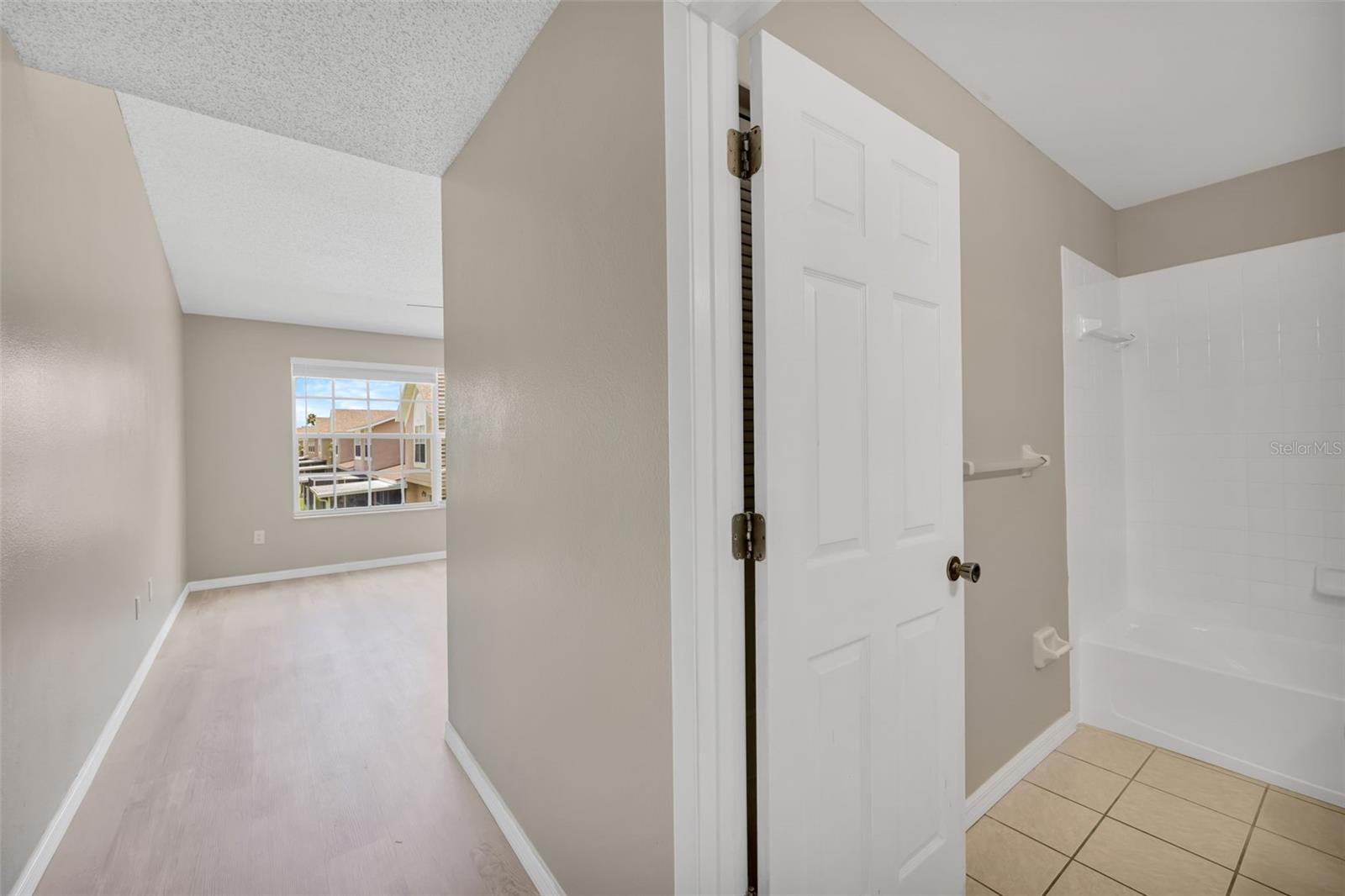 Image 25 of 36 For 632 Kensington Lake Cir