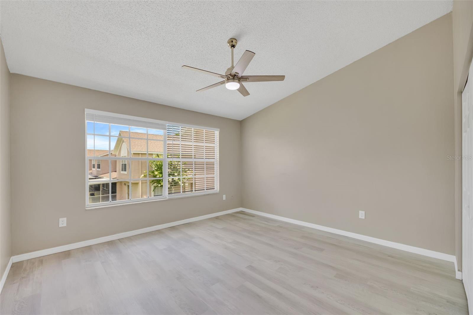 Image 27 of 36 For 632 Kensington Lake Cir