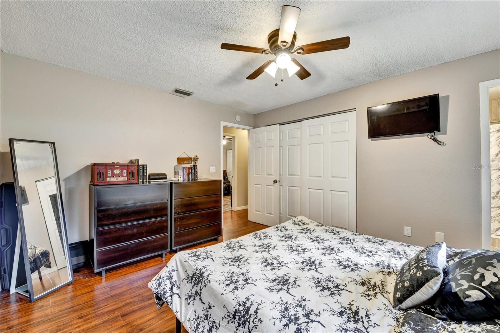 Image 15 of 25 For 11616 Lewis Avenue