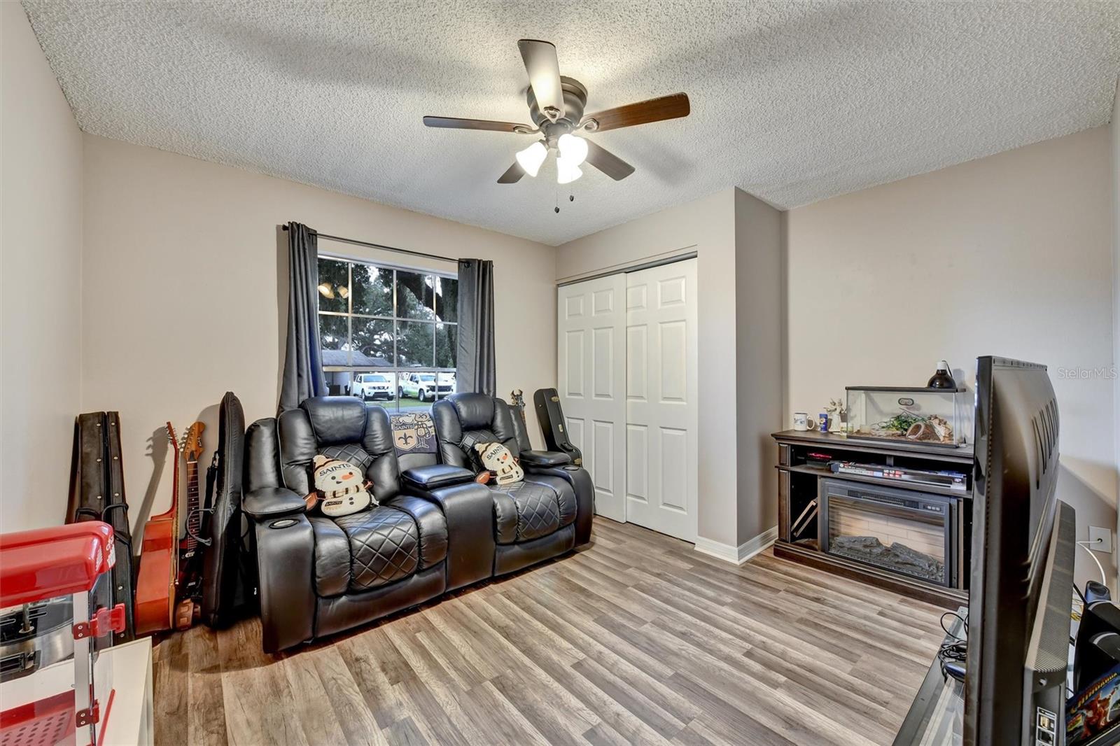 Image 18 of 25 For 11616 Lewis Avenue